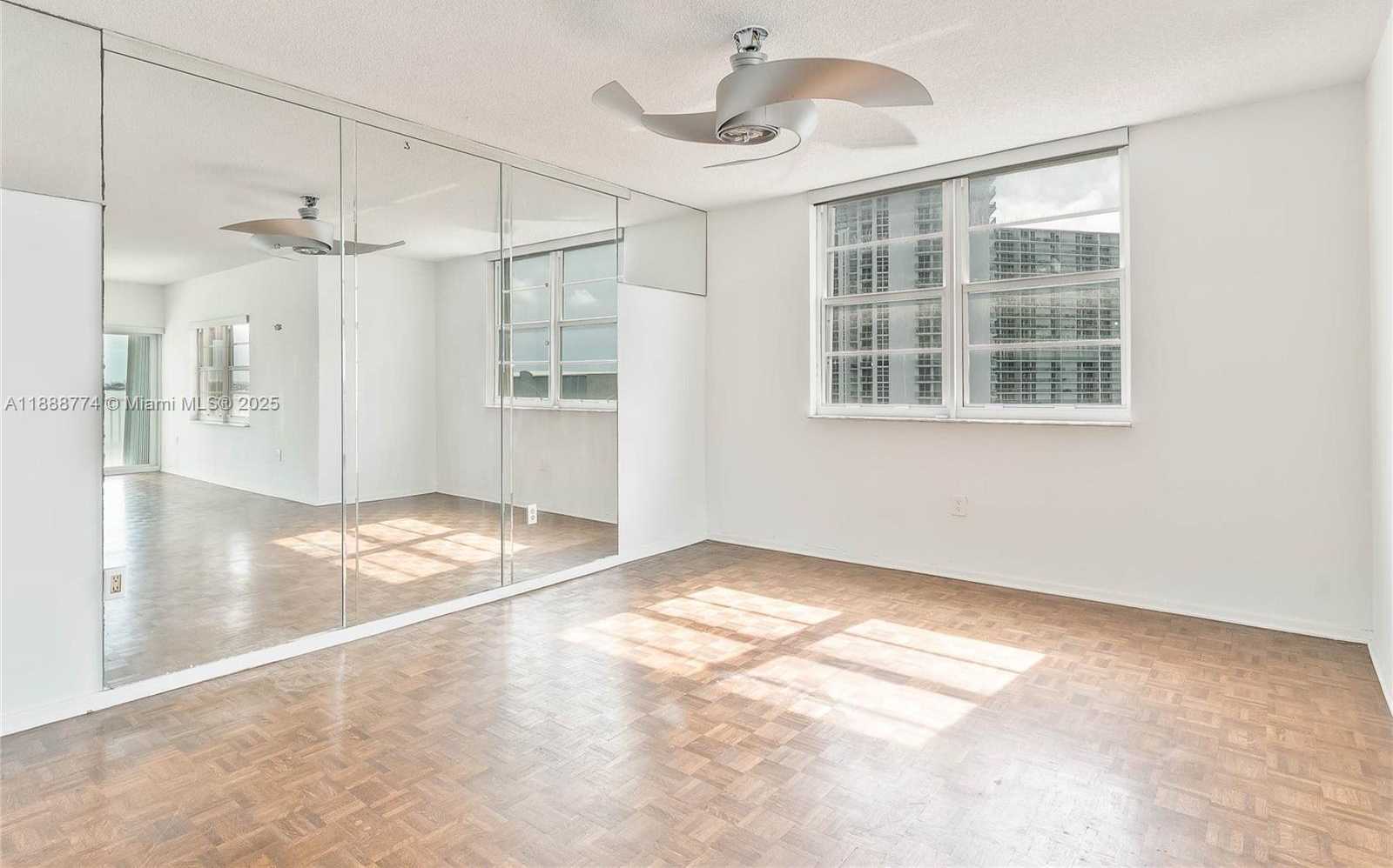 Small Image of 300 BAYVIEW DR #716, Sunny Isles Beach Number 6