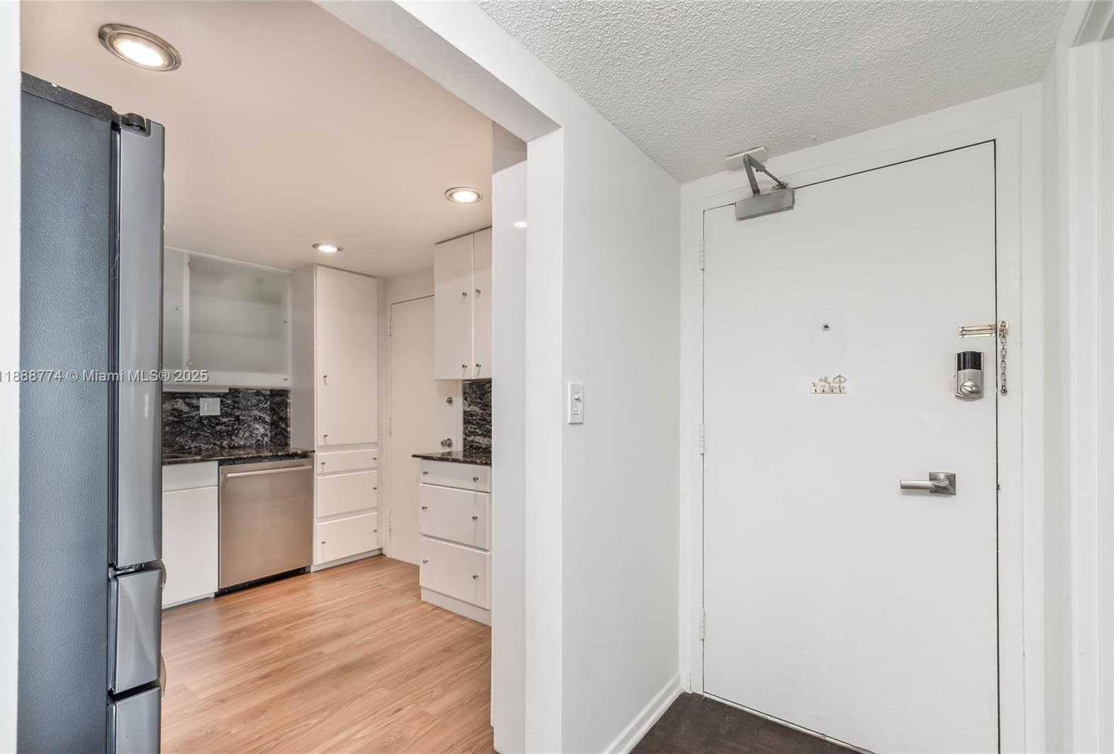 Small Image of 300 BAYVIEW DR #716, Sunny Isles Beach Number 8