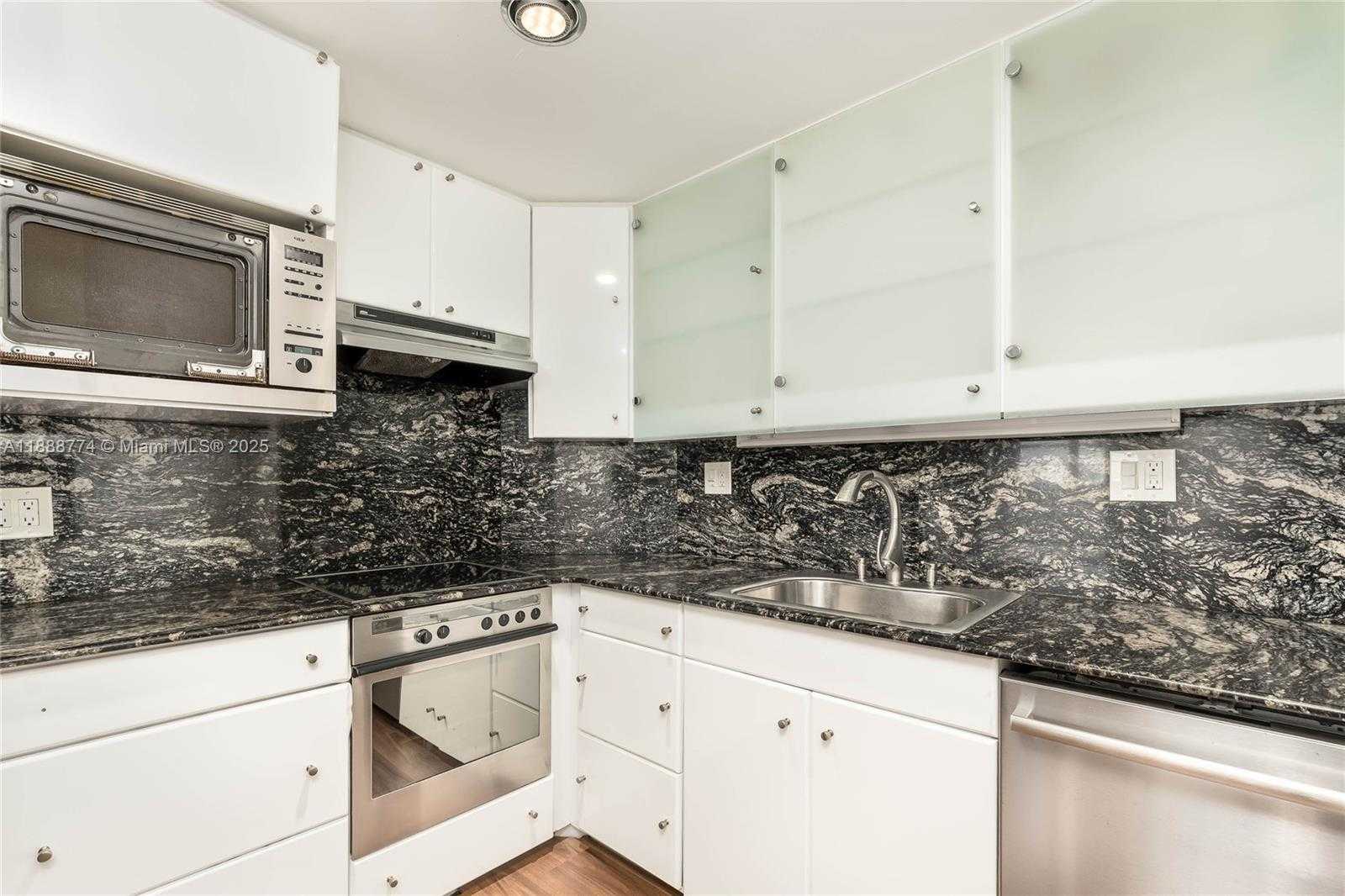 Small Image of 300 BAYVIEW DR #716, Sunny Isles Beach Number 9