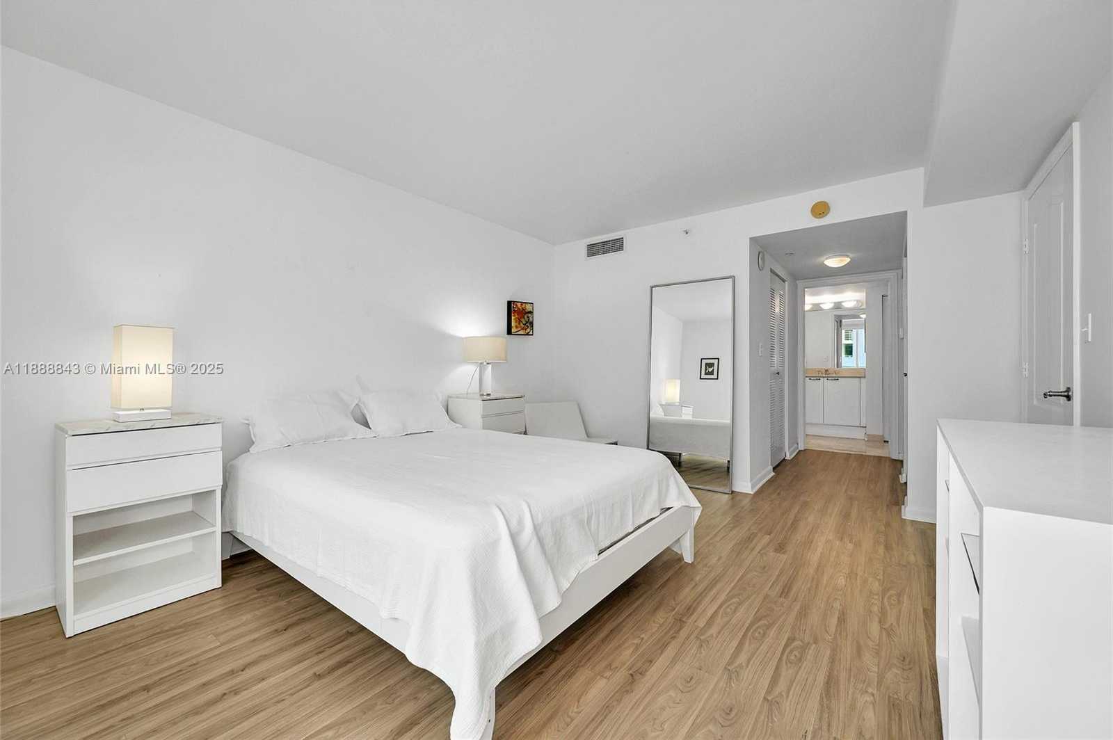 Small Image of 2101 BRICKELL AVENUE #905, Miami Number 22