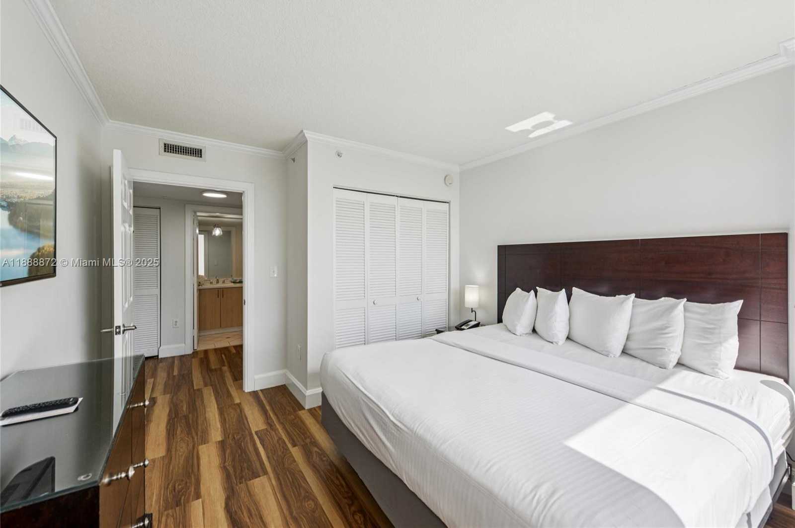 Small Image of 2951 SOUTH BAYSHORE DR #710, Miami Number 16