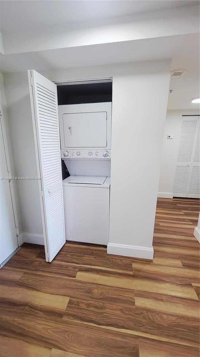 Small Image of 2951 SOUTH BAYSHORE DR #710, Miami Number 56