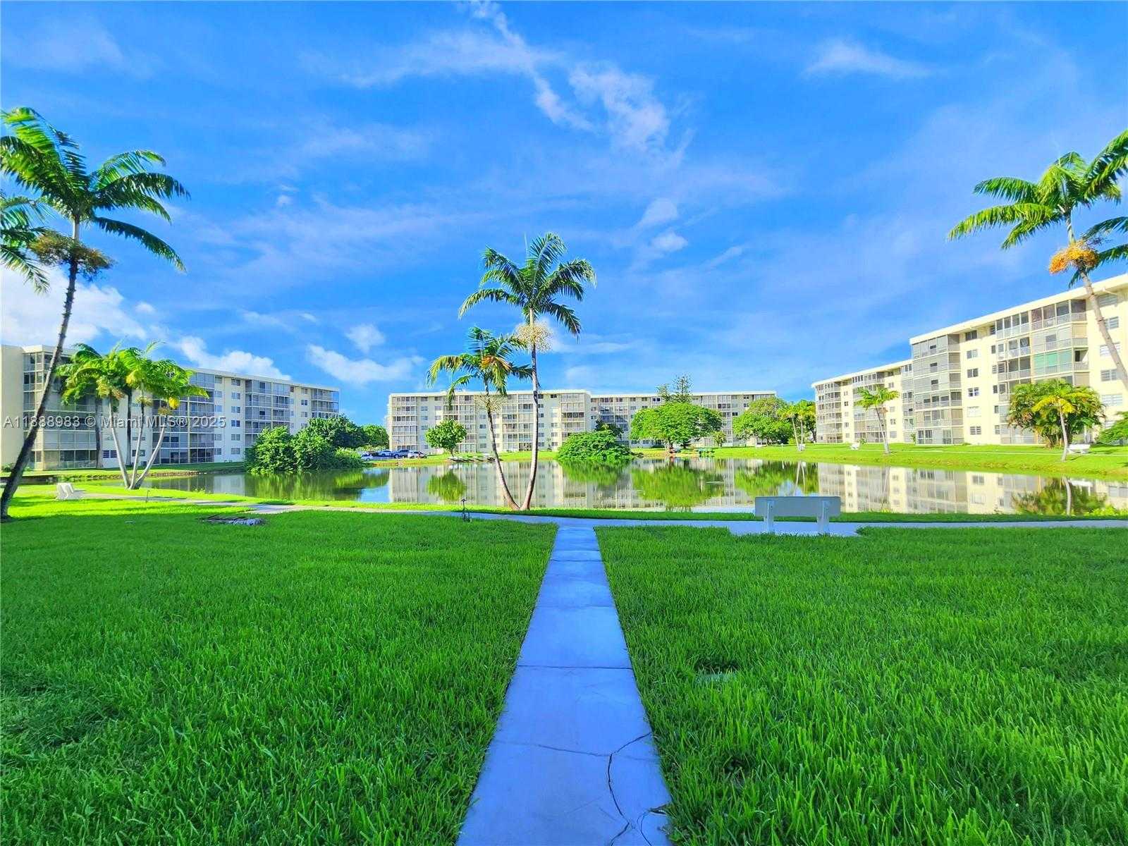 Small Image of 2855 LEONARD DR #H205, Aventura Number 10
