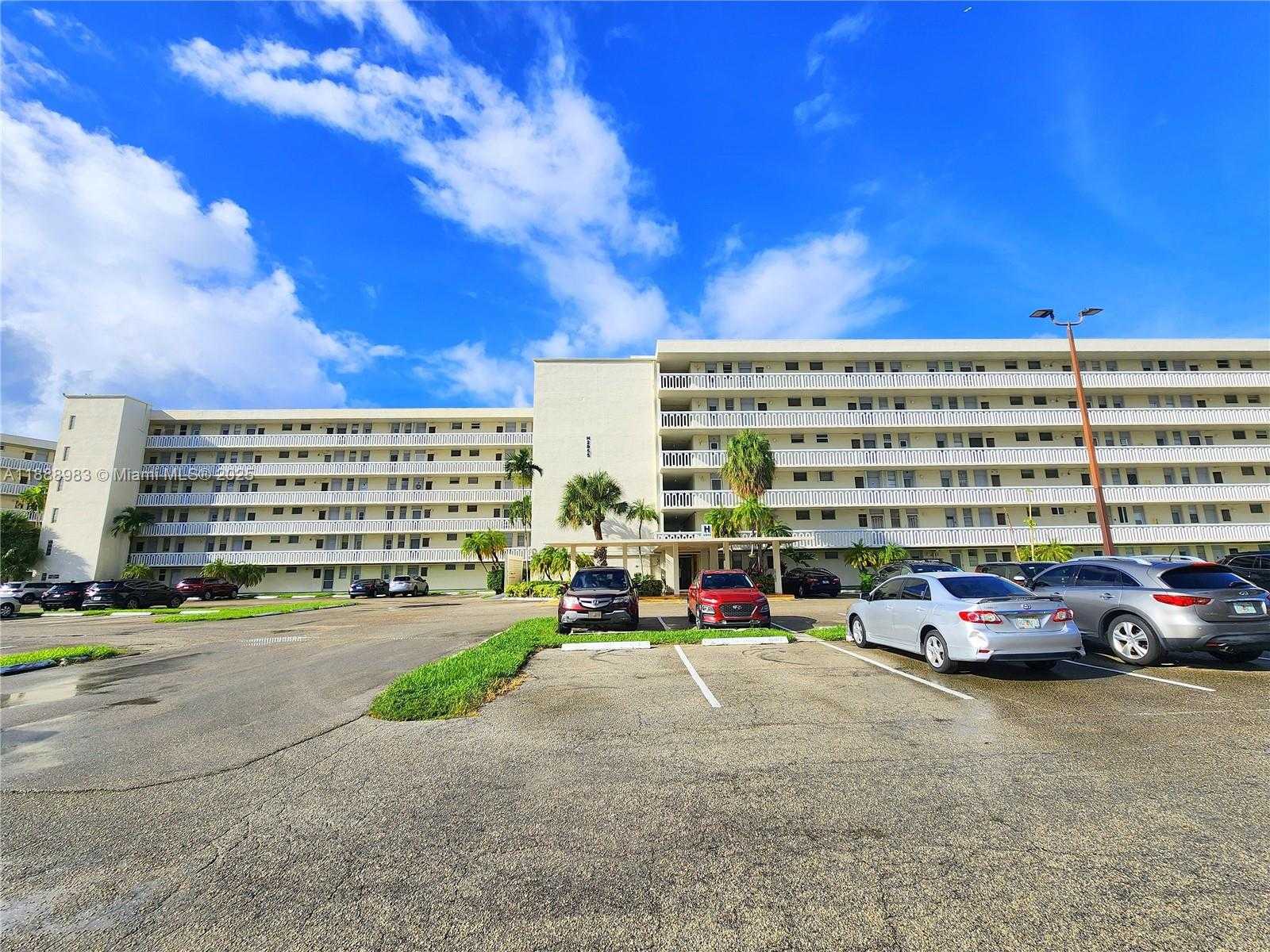 Small Image of 2855 LEONARD DR #H205, Aventura Number 12
