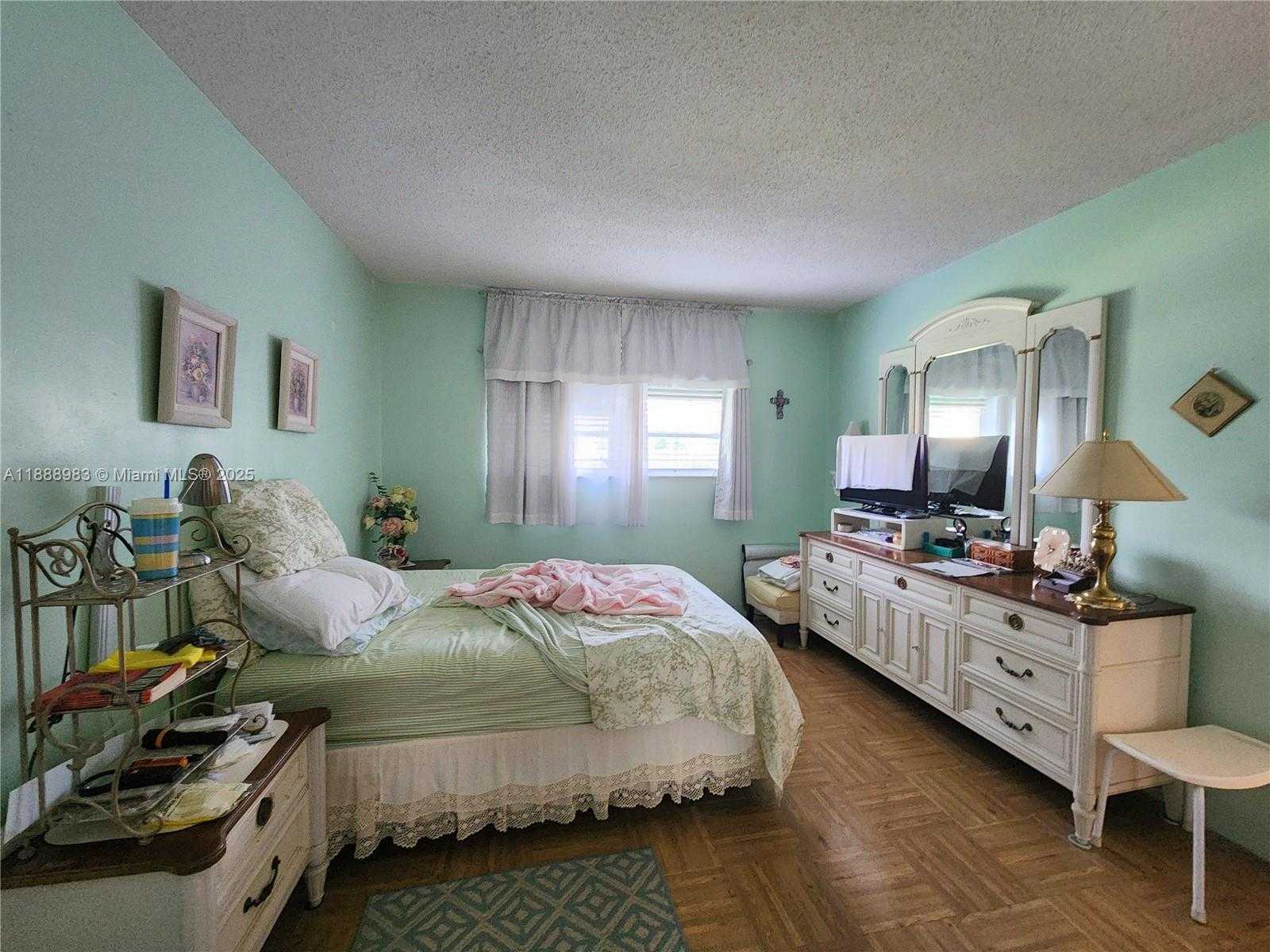 Small Image of 2855 LEONARD DR #H205, Aventura Number 3