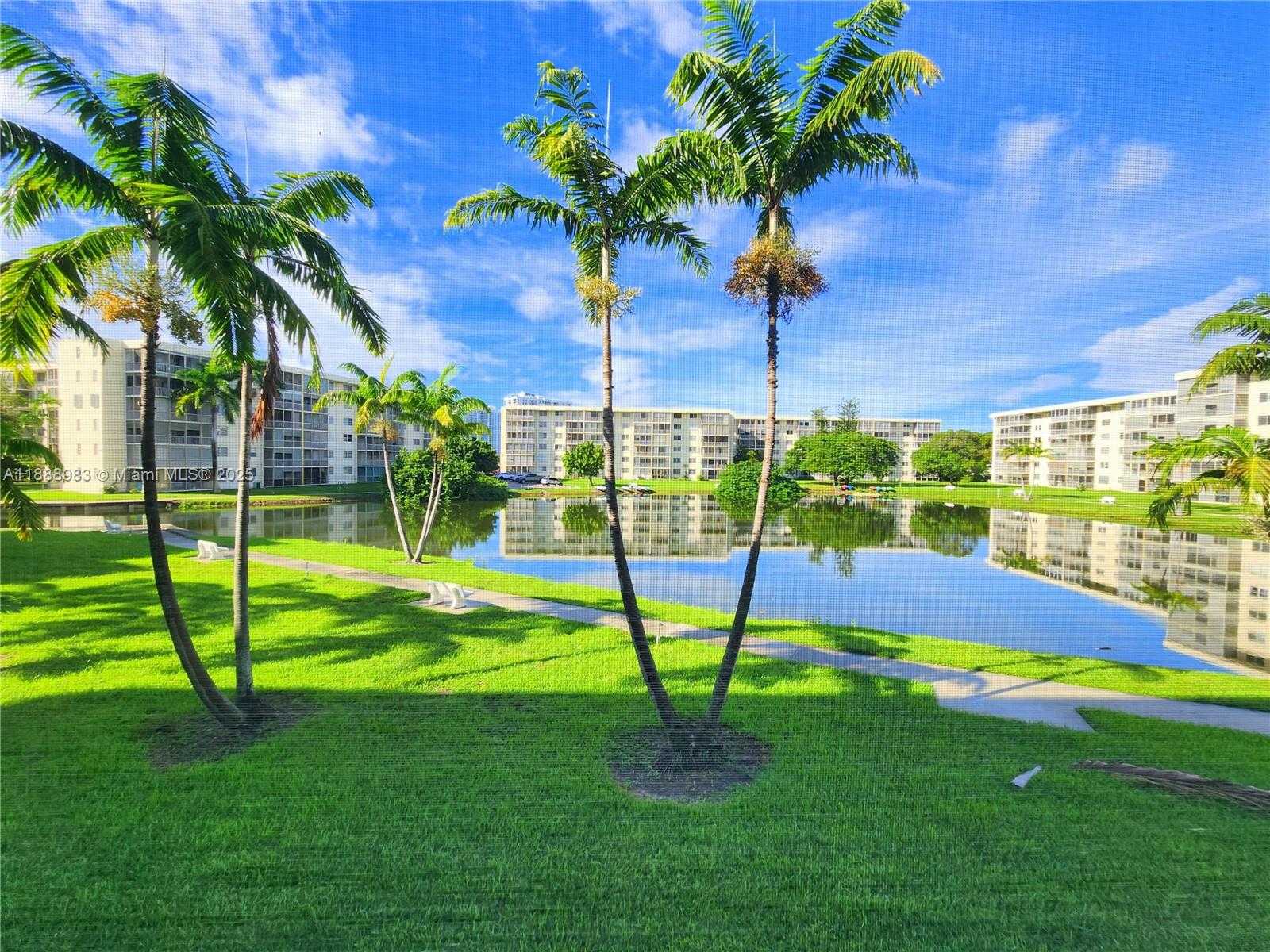 Small Image of 2855 LEONARD DR #H205, Aventura Number 6