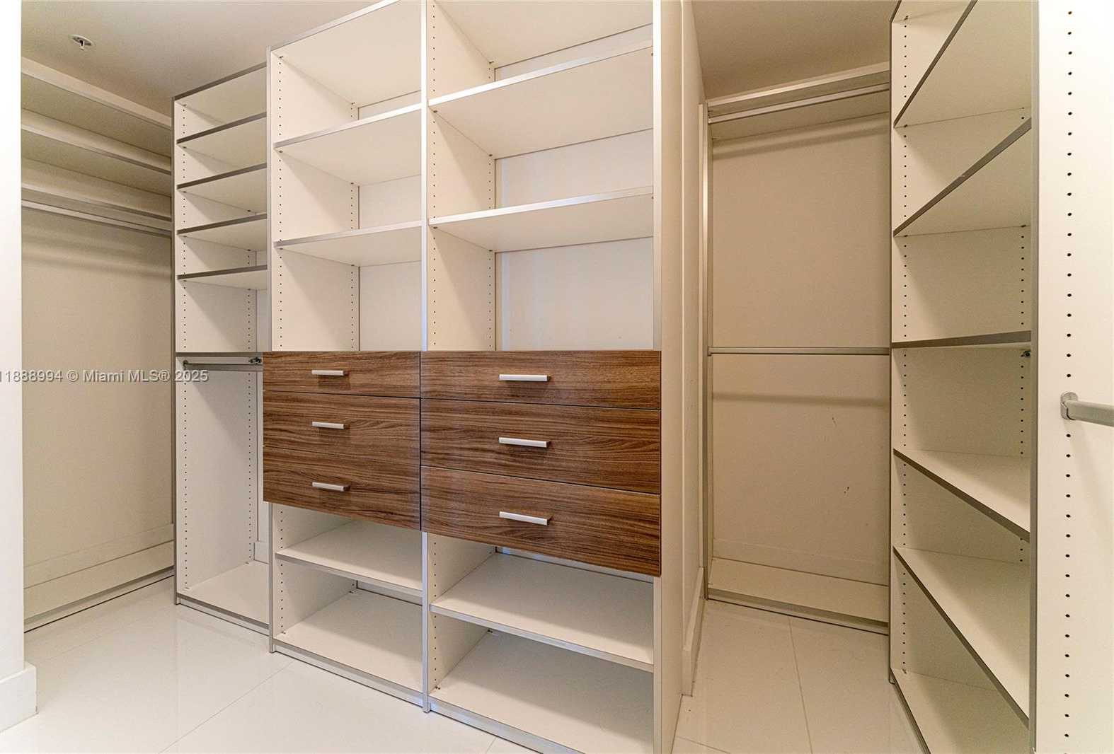 Small Image of 17111 BISCAYNE BLVD #2109, North Miami Beach Number 32