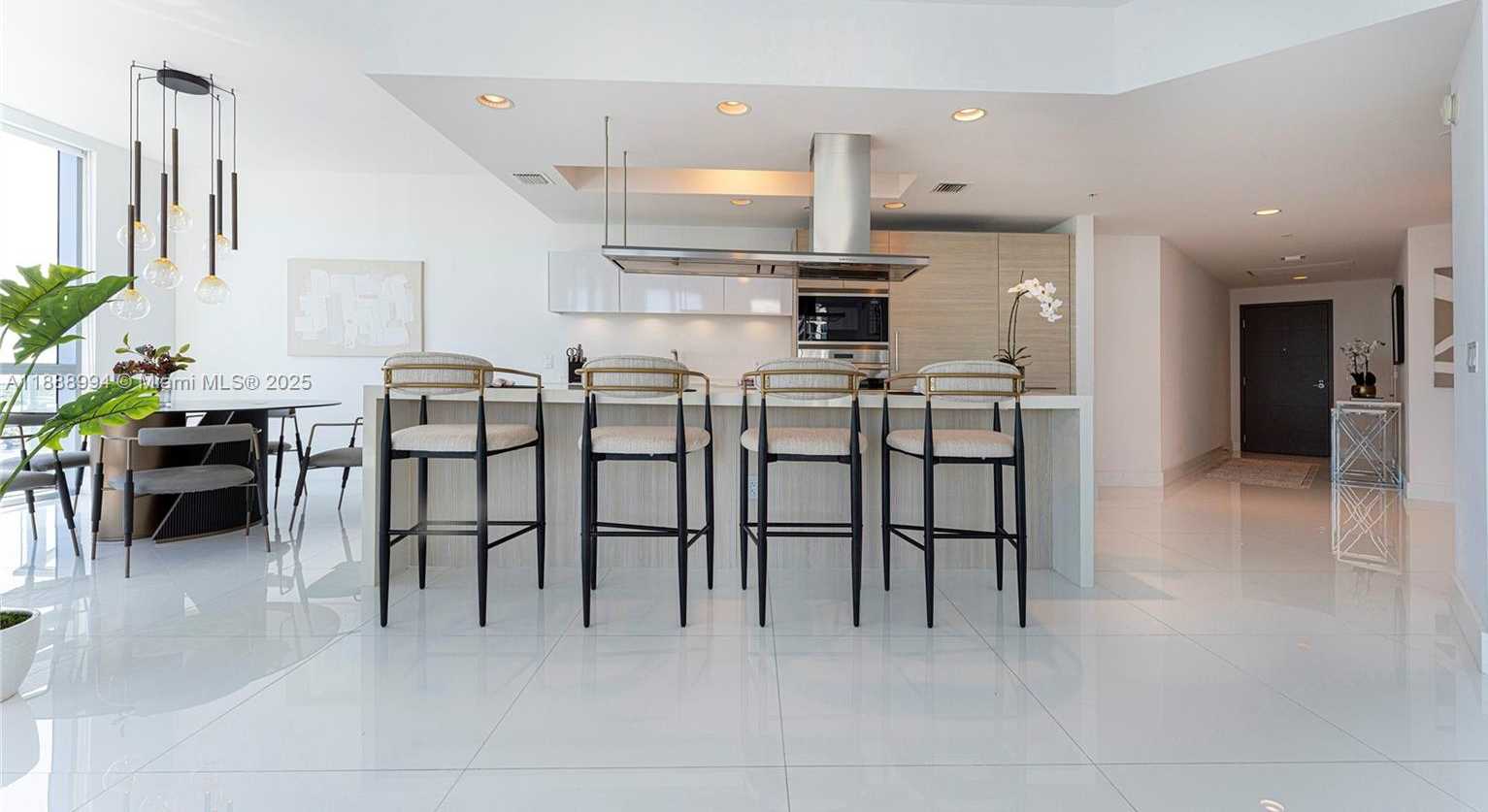 Small Image of 17111 BISCAYNE BLVD #2109, North Miami Beach Number 5