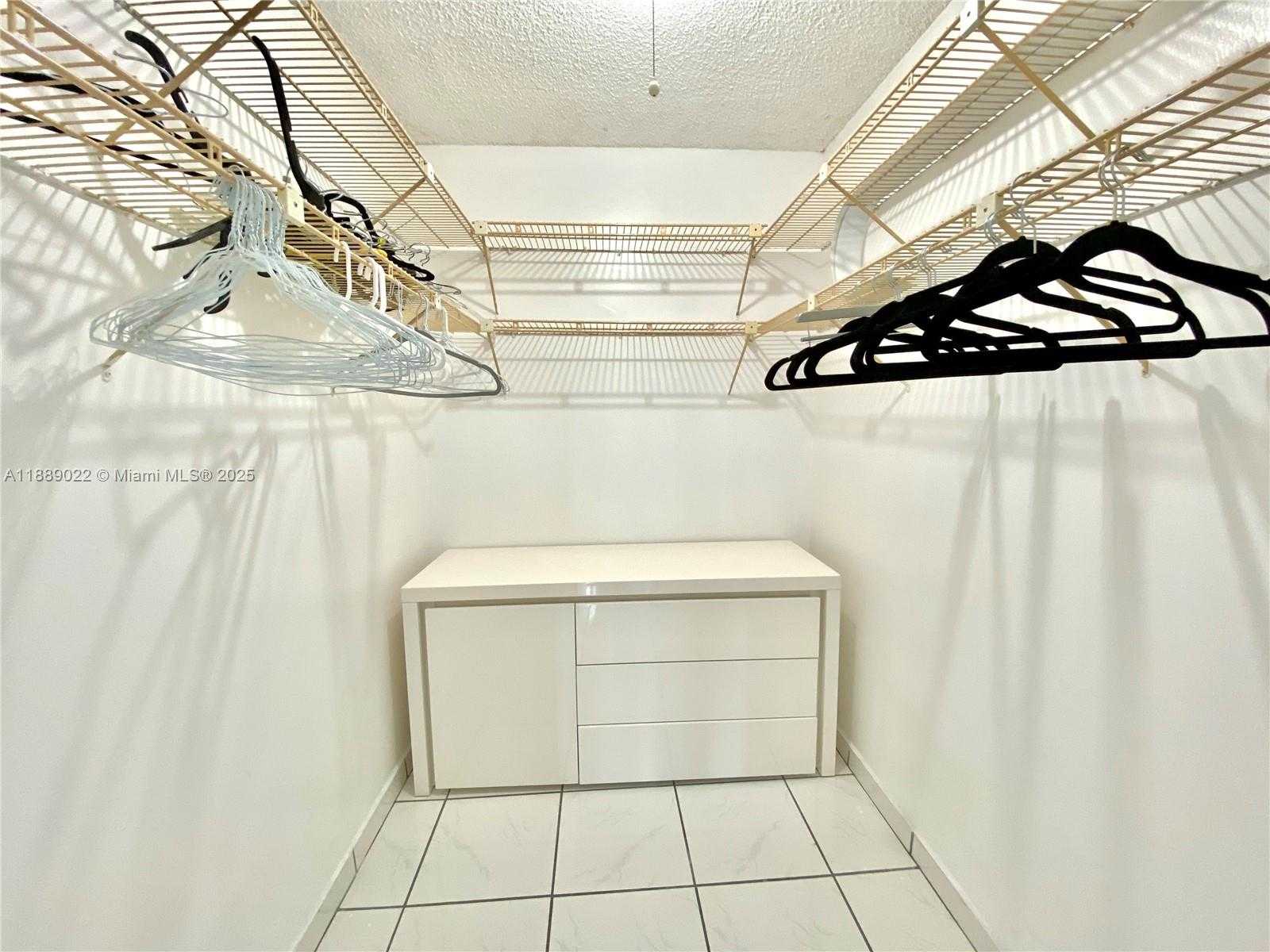Small Image of 16950 DIXIE #A536, North Miami Beach Number 10