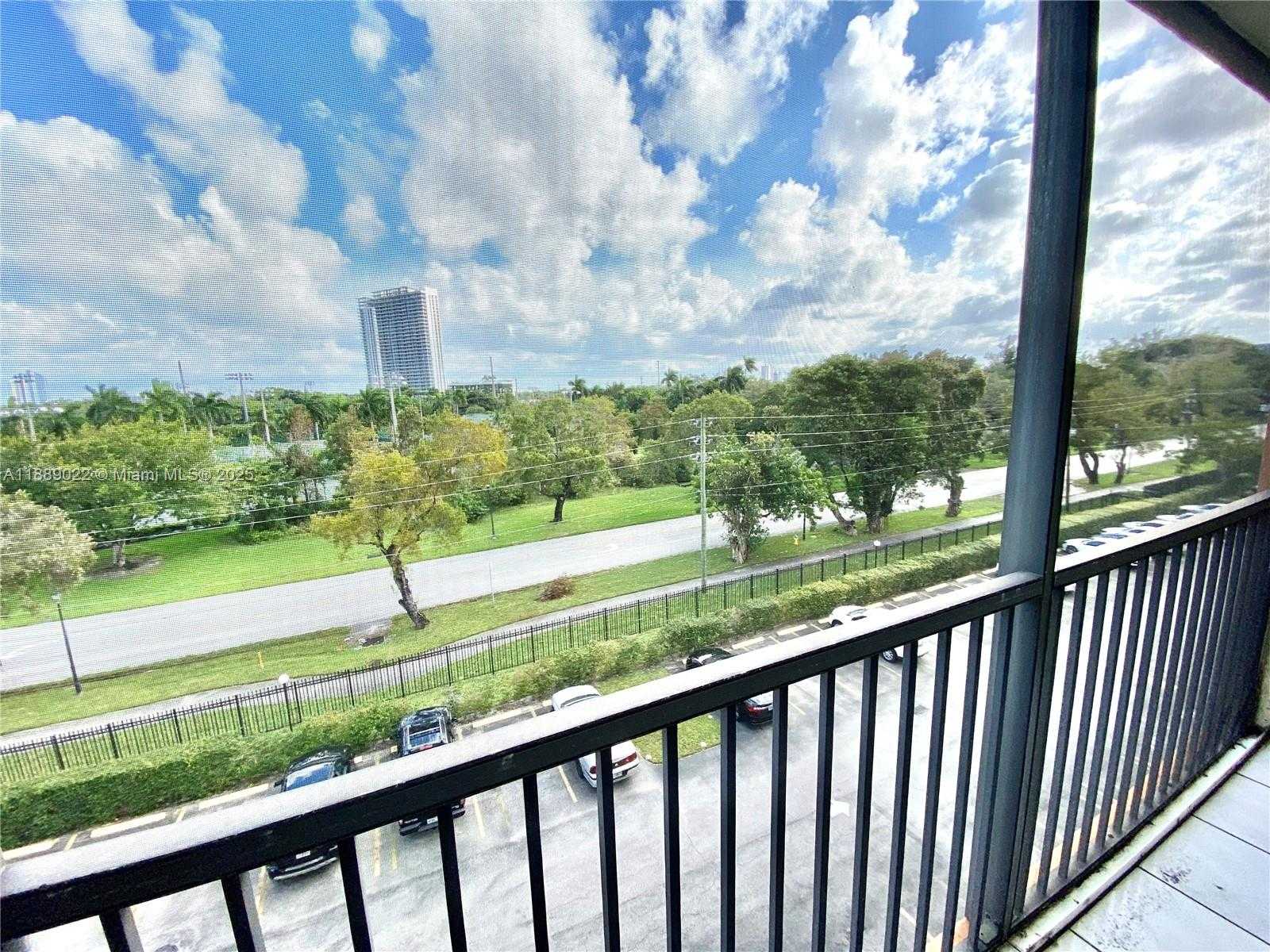 Small Image of 16950 DIXIE #A536, North Miami Beach Number 2