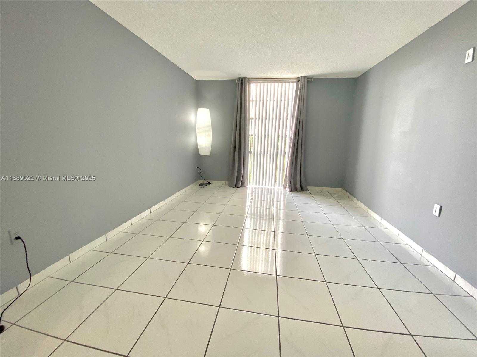 Small Image of 16950 DIXIE #A536, North Miami Beach Number 3