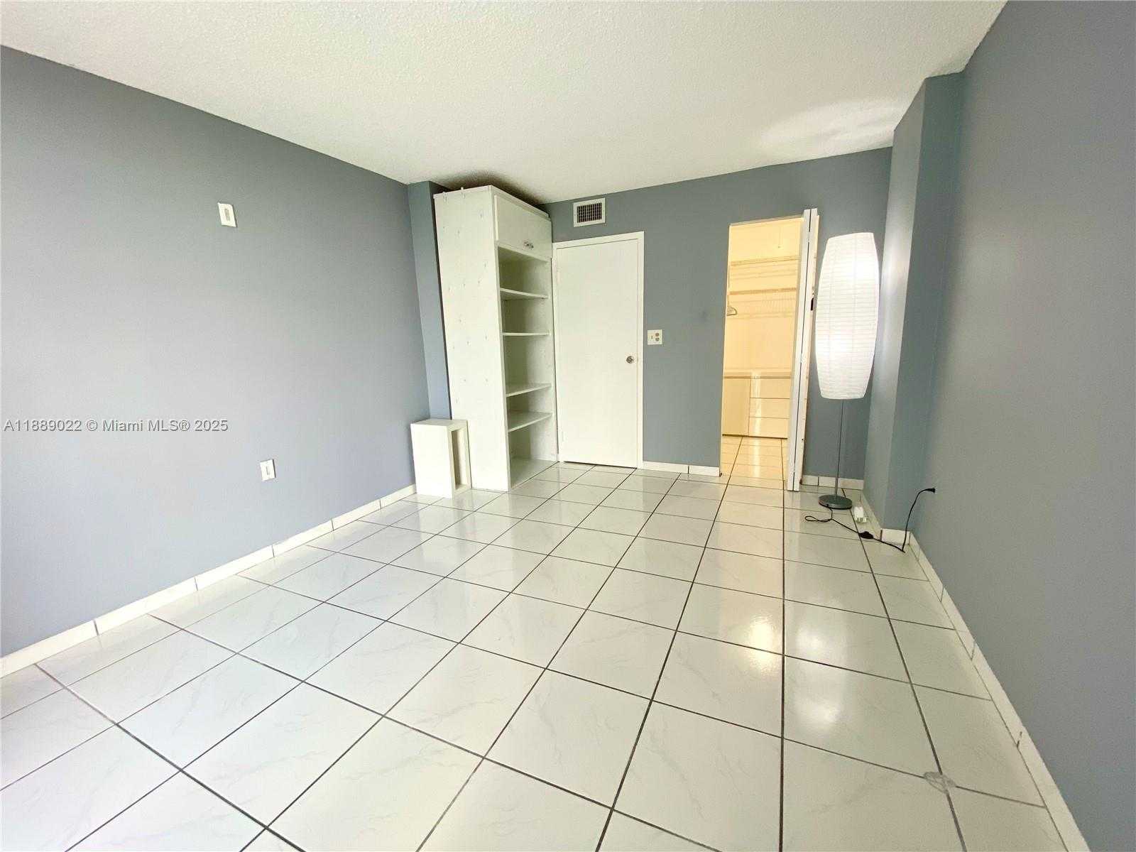Small Image of 16950 DIXIE #A536, North Miami Beach Number 7
