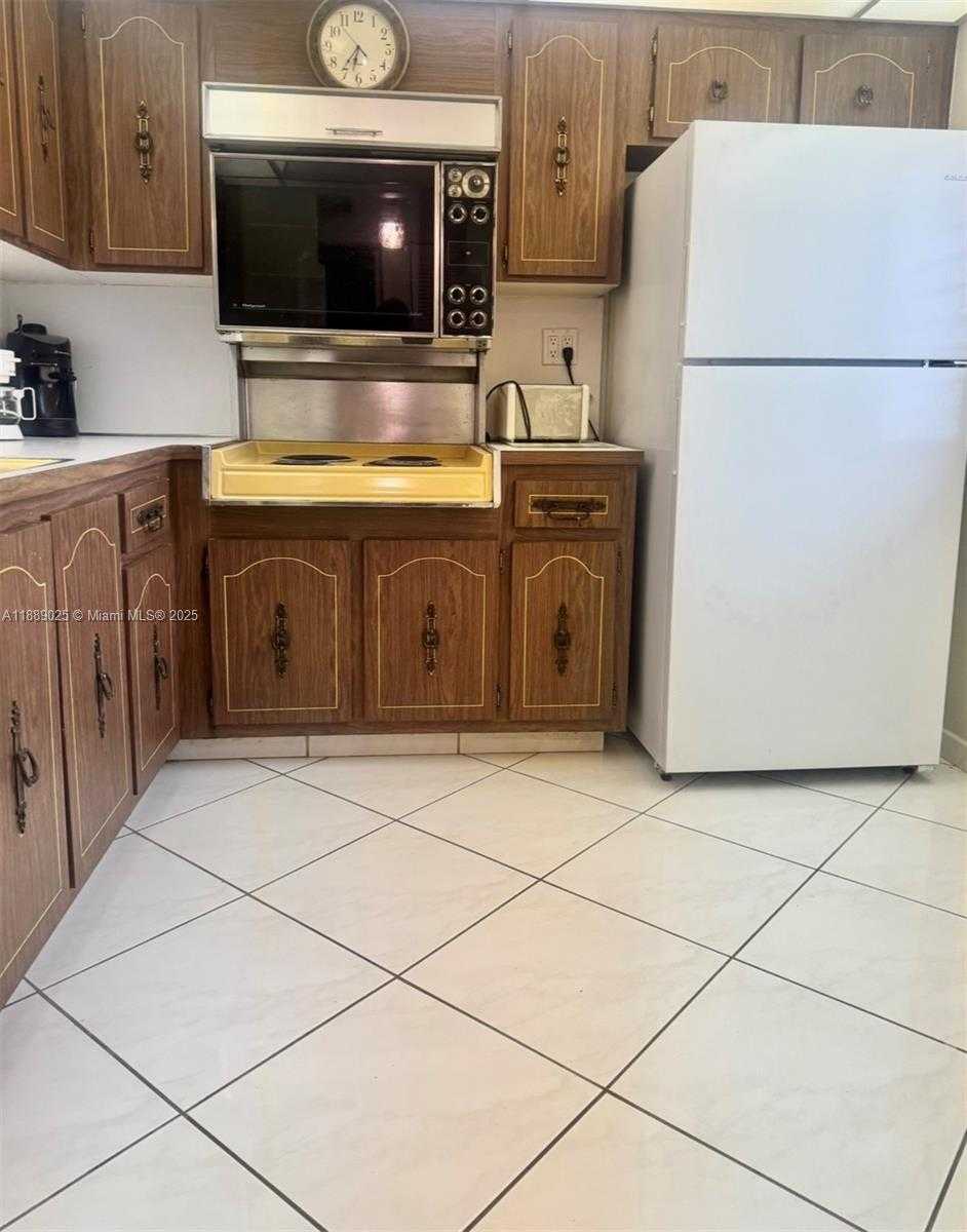 Small Image of 3600 NORTH EAST 170 ST #Apt.D.303, North Miami Beach Number 12