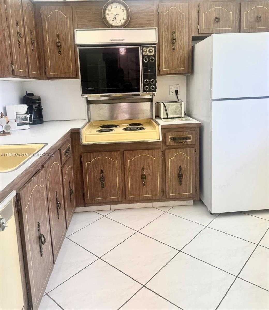 Small Image of 3600 NORTH EAST 170 ST #Apt.D.303, North Miami Beach Number 13