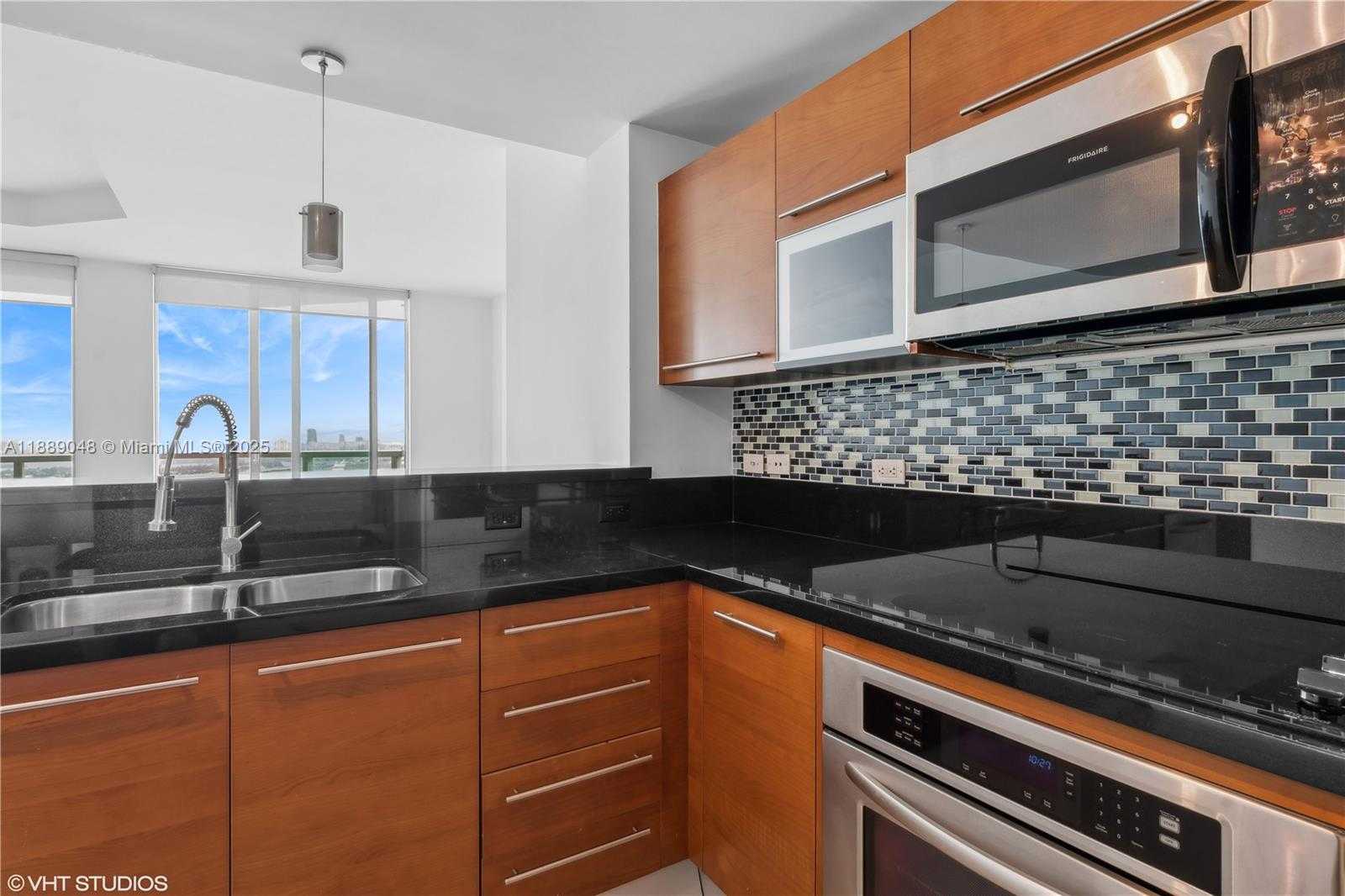 Small Image of 244 BISCAYNE BLVD #3903, Miami Number 10