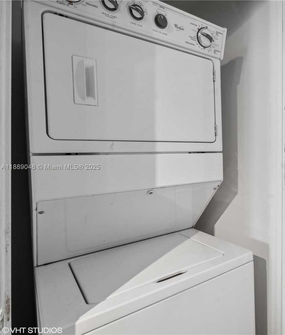 Small Image of 244 BISCAYNE BLVD #3903, Miami Number 12