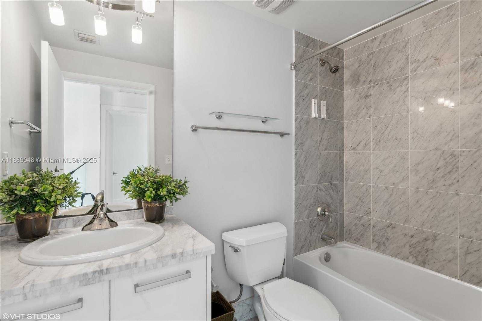 Small Image of 244 BISCAYNE BLVD #3903, Miami Number 14