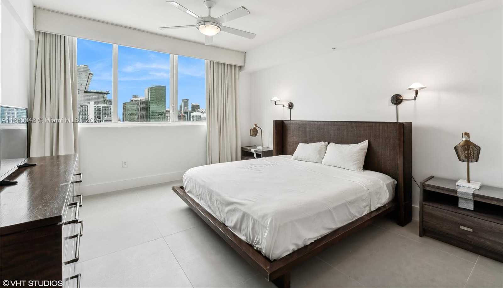 Small Image of 244 BISCAYNE BLVD #3903, Miami Number 16