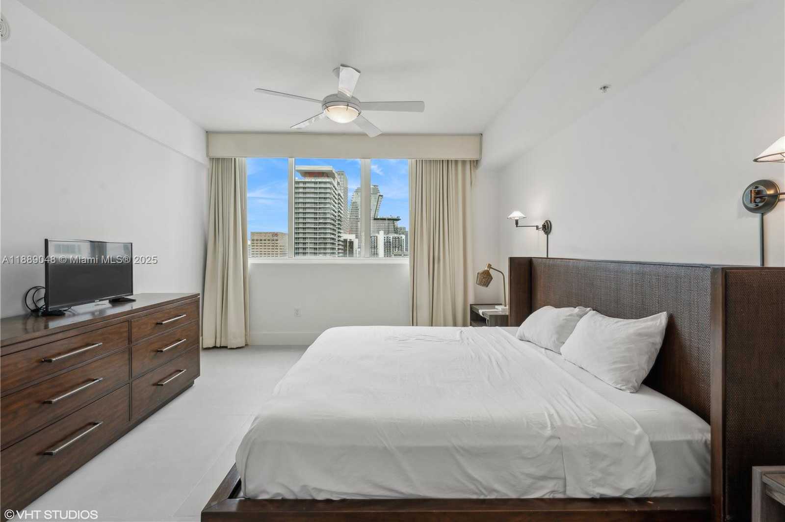Small Image of 244 BISCAYNE BLVD #3903, Miami Number 18