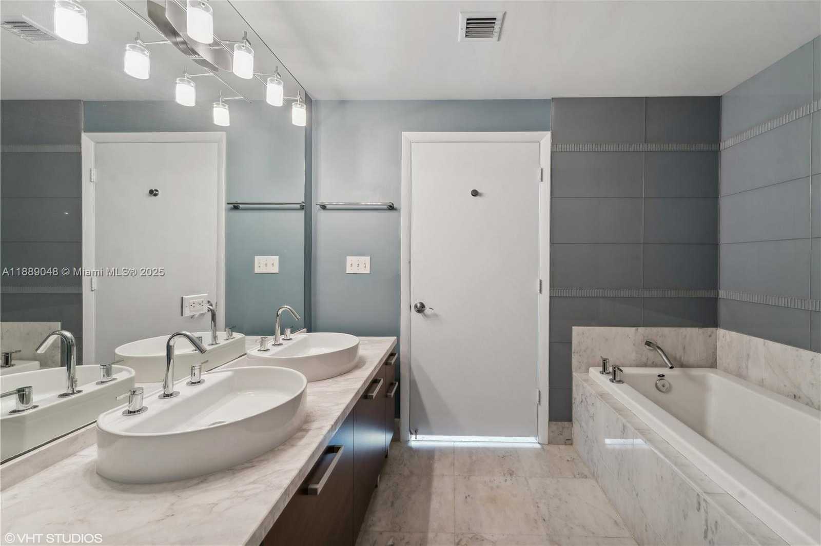 Small Image of 244 BISCAYNE BLVD #3903, Miami Number 21