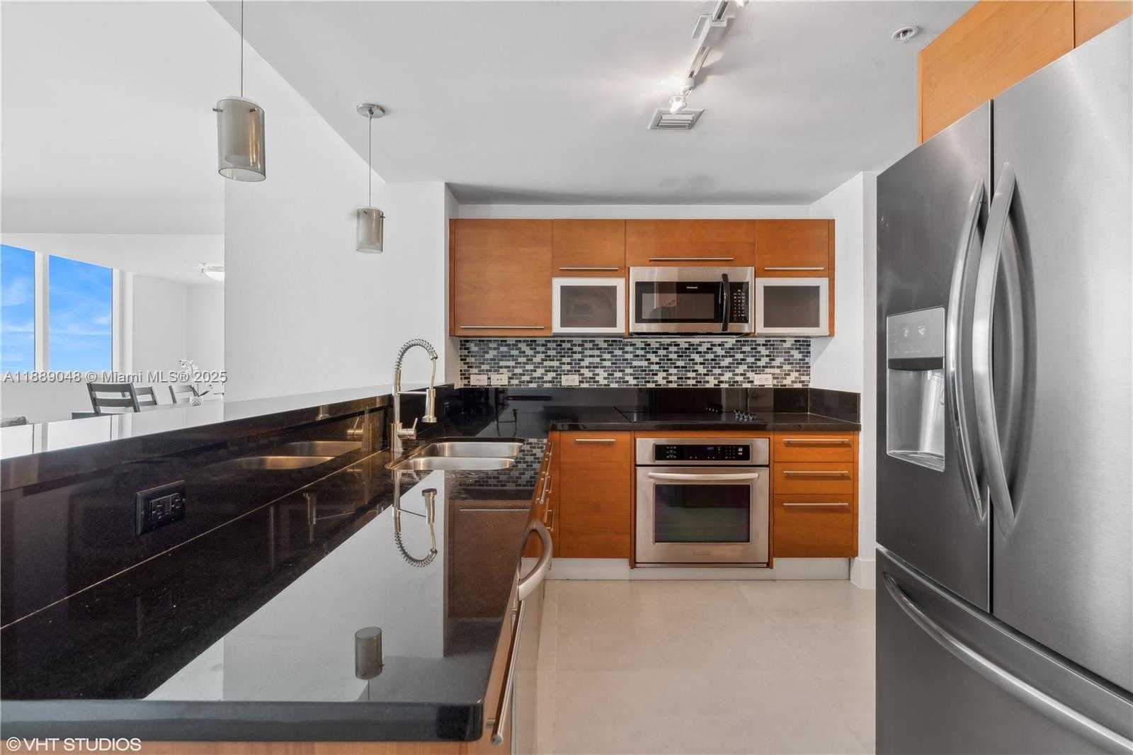 Small Image of 244 BISCAYNE BLVD #3903, Miami Number 9