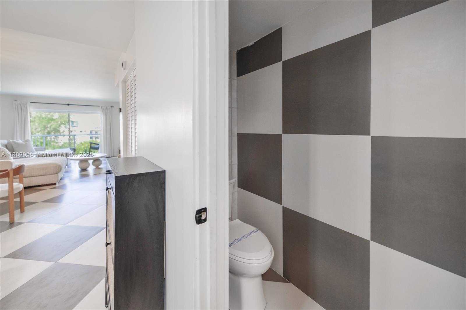 Small Image of 17800 ATLANTIC BLVD #PH14, Sunny Isles Beach Number 16