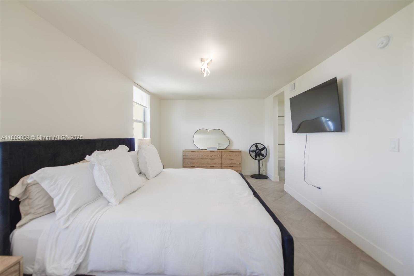 Small Image of 17800 ATLANTIC BLVD #PH14, Sunny Isles Beach Number 19