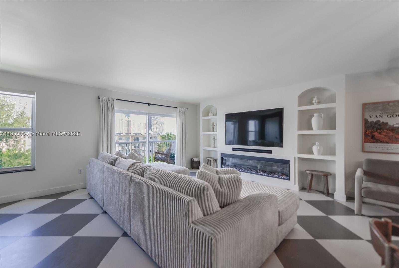 Small Image of 17800 ATLANTIC BLVD #PH14, Sunny Isles Beach Number 5