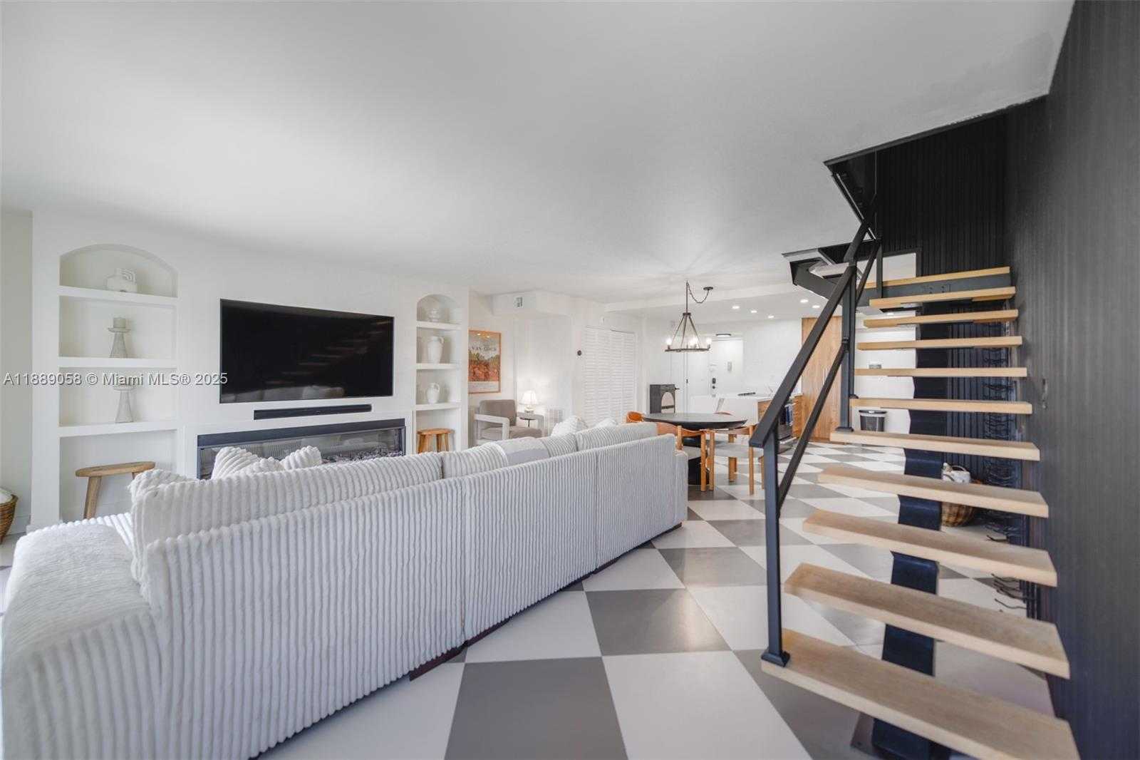 Small Image of 17800 ATLANTIC BLVD #PH14, Sunny Isles Beach Number 7