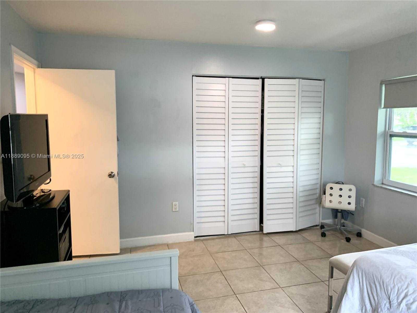 Small Image of 4904 SOUTH WEST 139TH CT, Miami Number 10