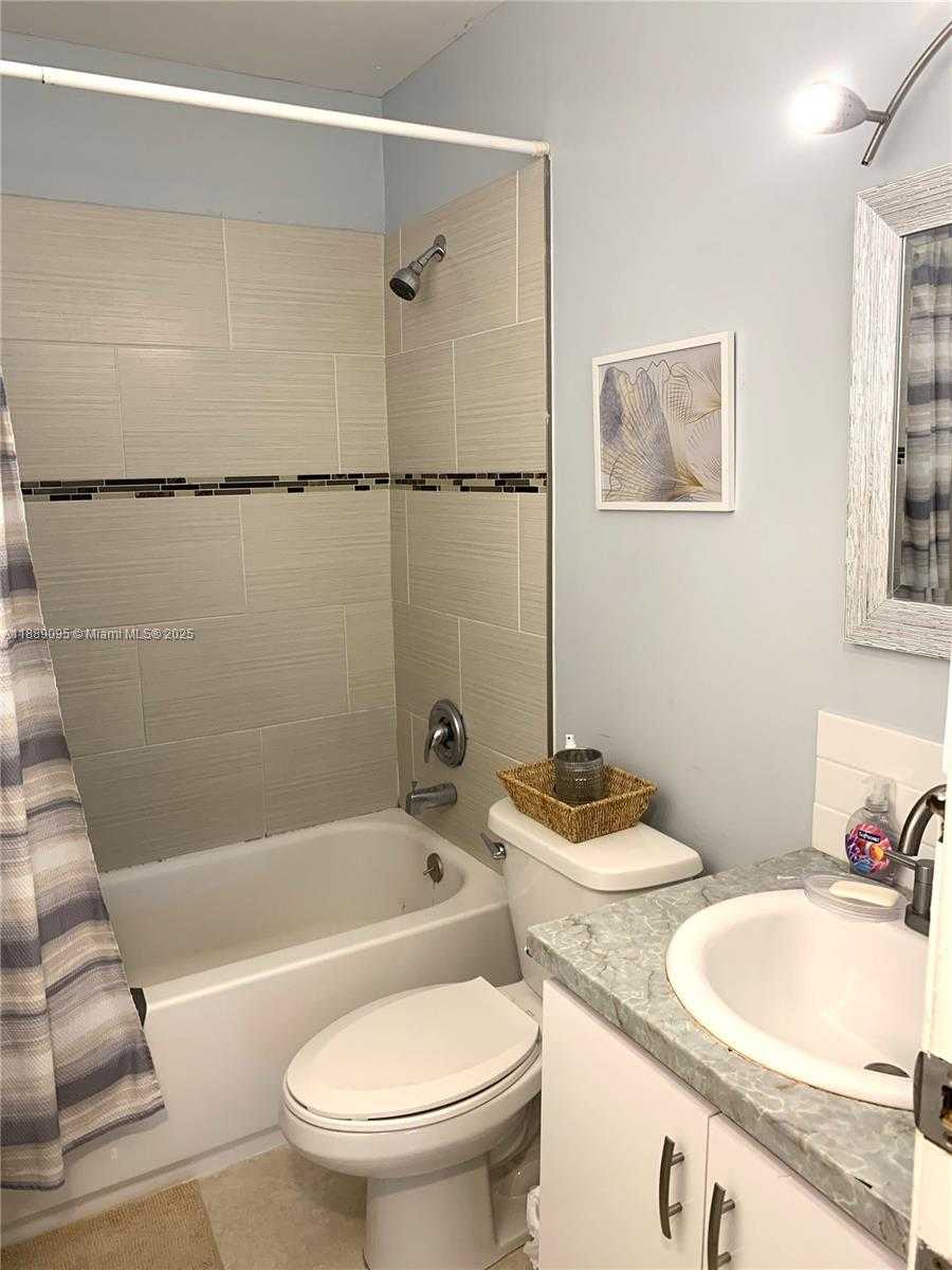 Small Image of 4904 SOUTH WEST 139TH CT, Miami Number 12