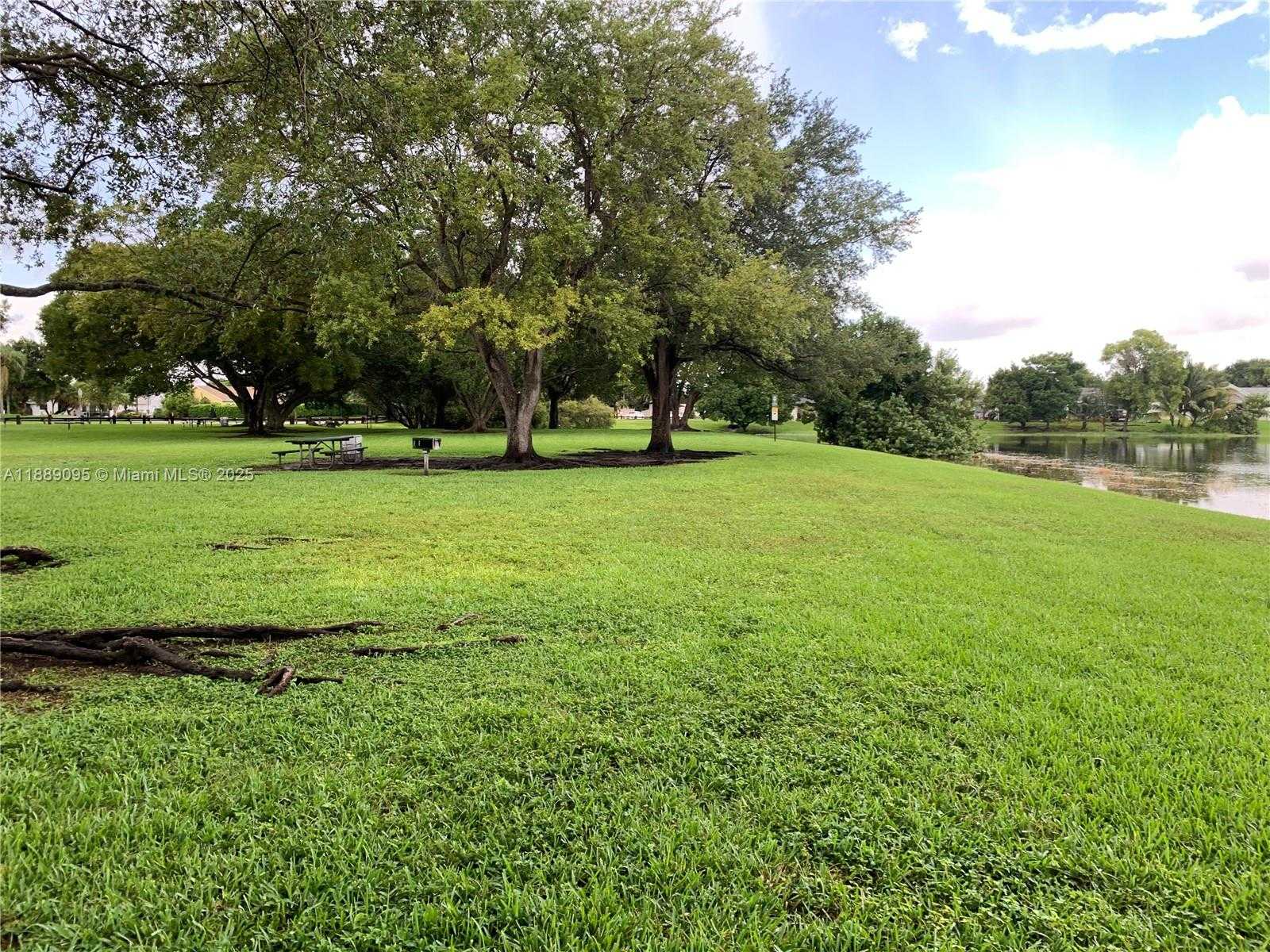 Small Image of 4904 SOUTH WEST 139TH CT, Miami Number 19