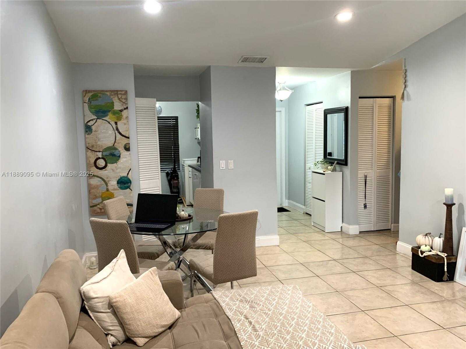 Small Image of 4904 SOUTH WEST 139TH CT, Miami Number 2