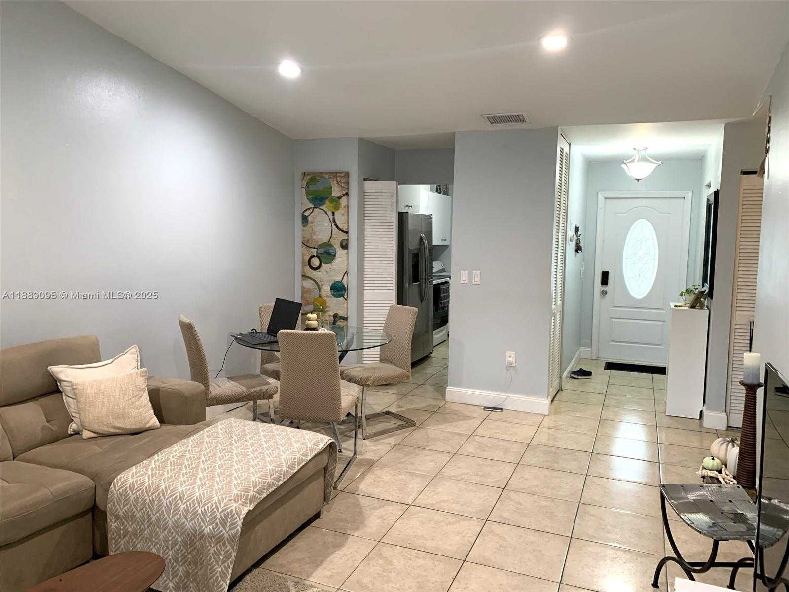 Small Image of 4904 SOUTH WEST 139TH CT, Miami Number 3