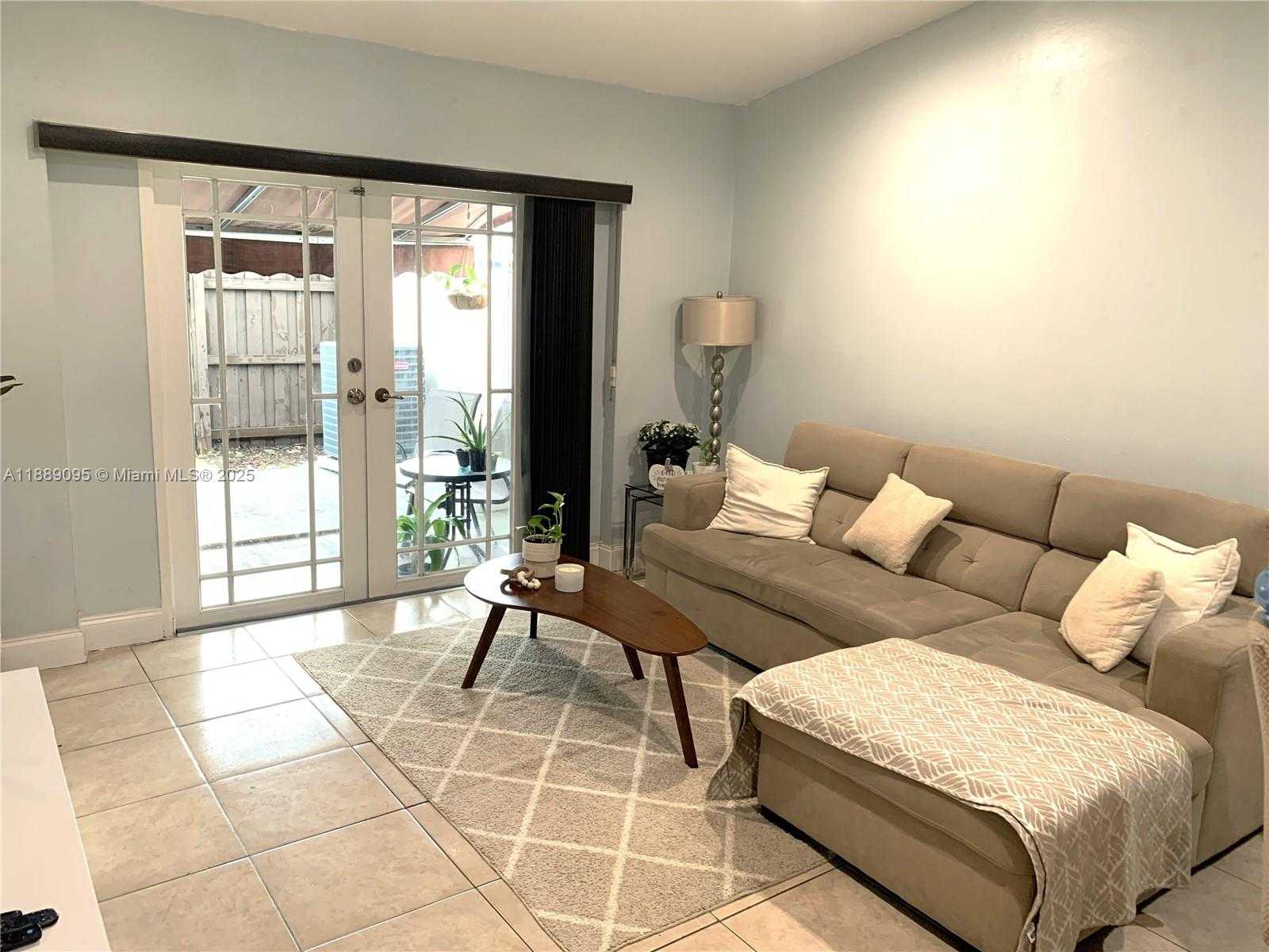 Small Image of 4904 SOUTH WEST 139TH CT, Miami Number 4