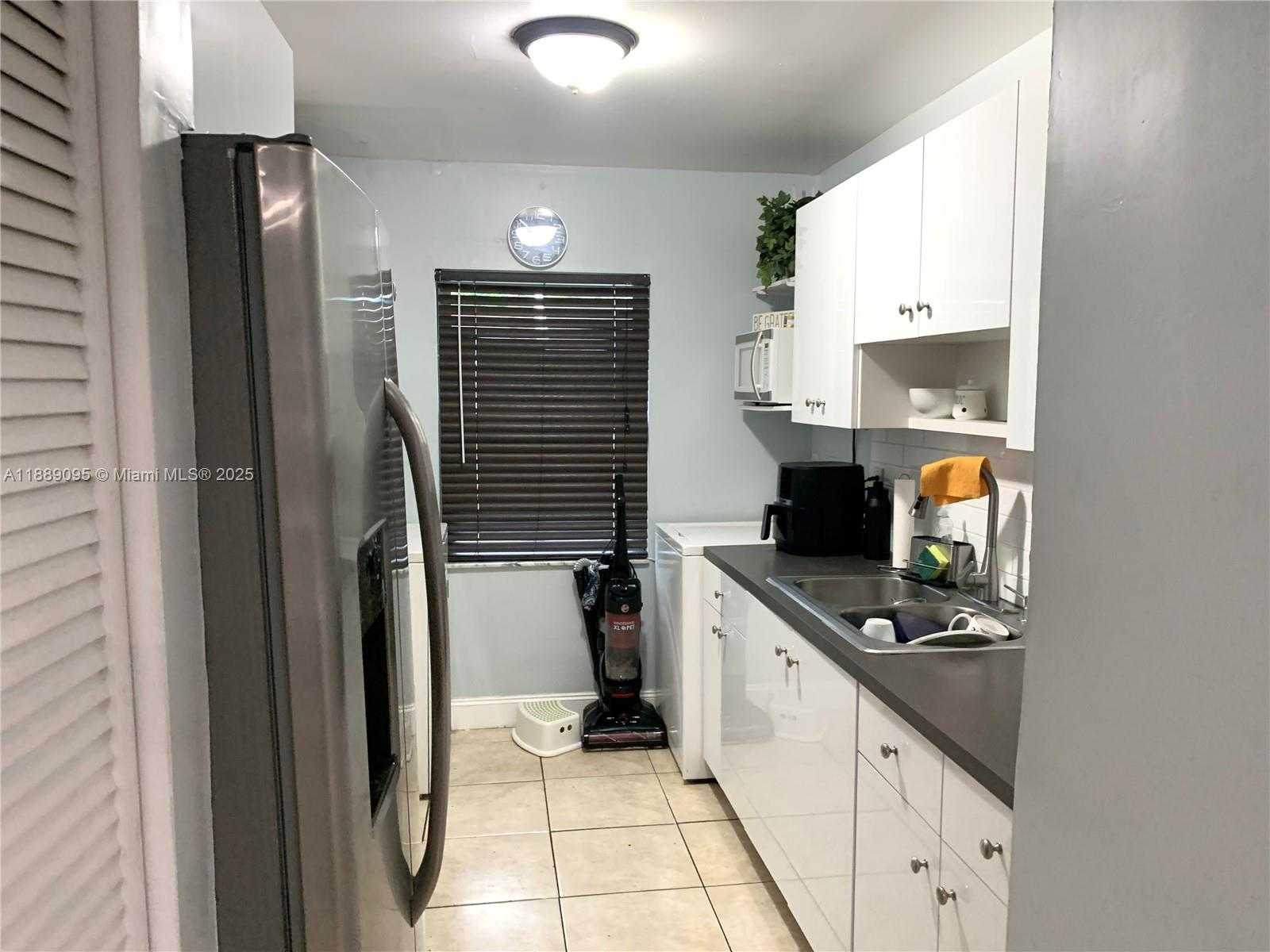 Small Image of 4904 SOUTH WEST 139TH CT, Miami Number 6