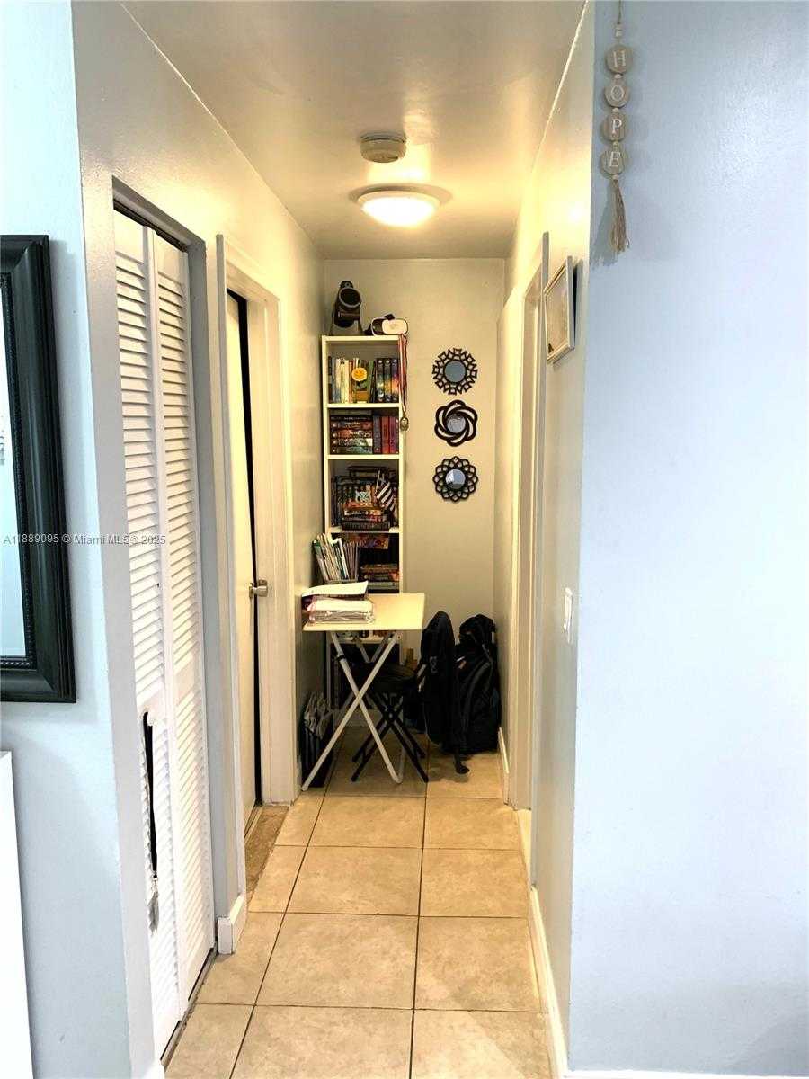 Small Image of 4904 SOUTH WEST 139TH CT, Miami Number 8