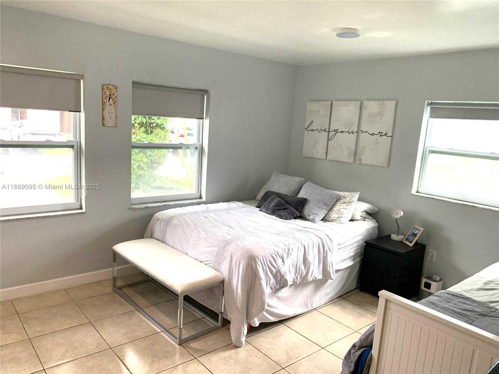 Small Image of 4904 SOUTH WEST 139TH CT, Miami Number 9