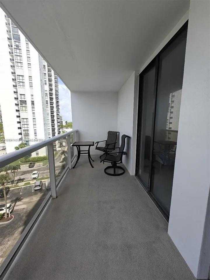 Small Image of 3701 NORTH COUNTRY CLUB DR #705, Aventura Number 9