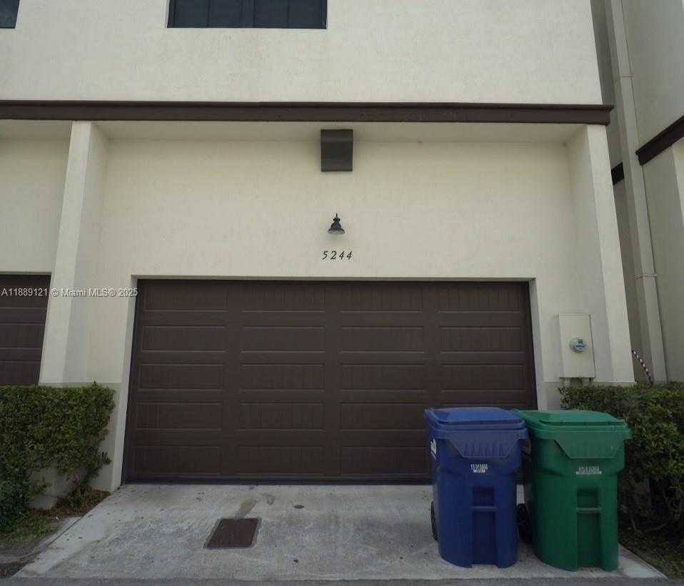 Small Image of 5244 NORTH WEST 83RD CT #5244, Doral Number 16