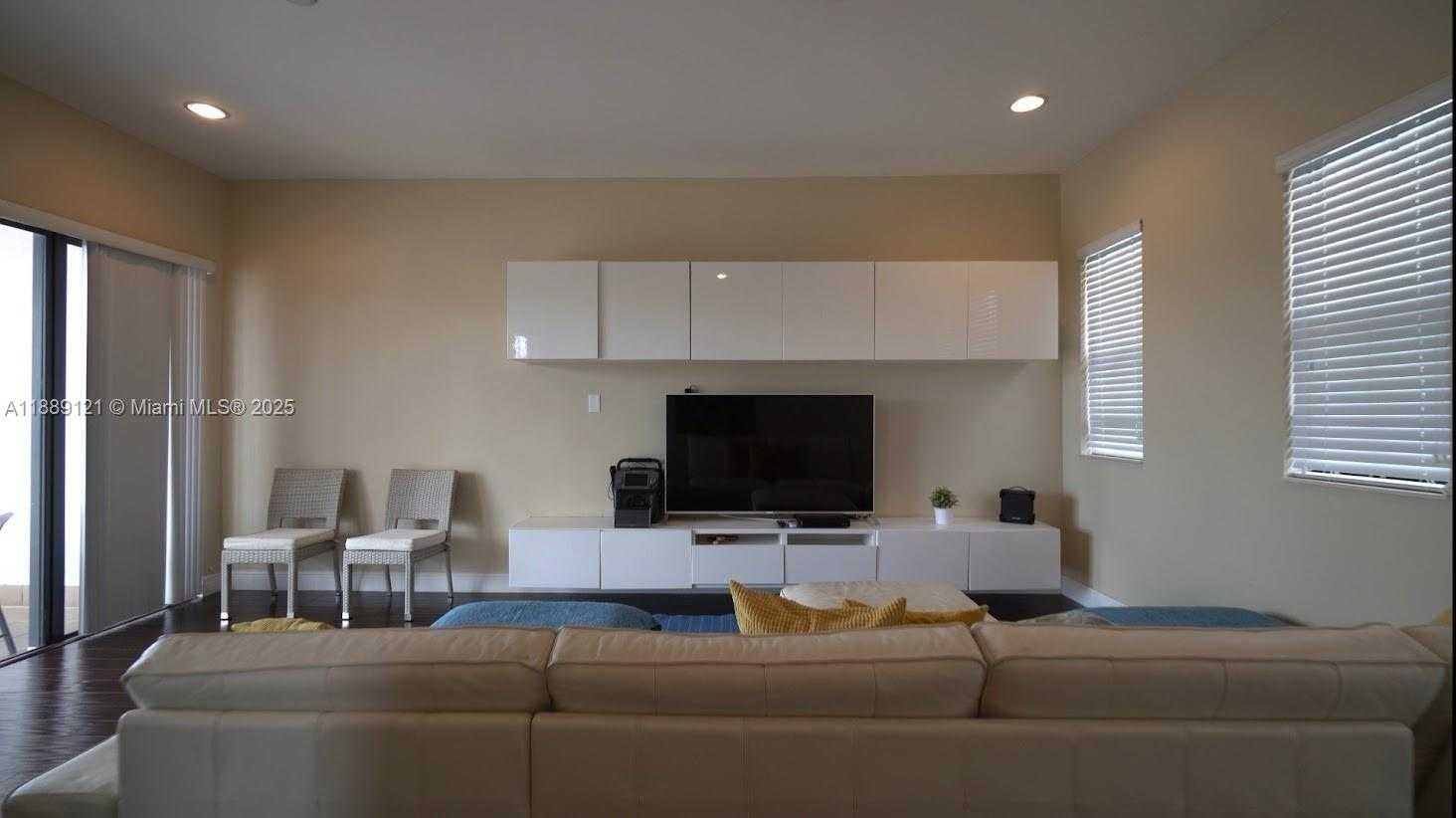 Small Image of 5244 NORTH WEST 83RD CT #5244, Doral Number 7