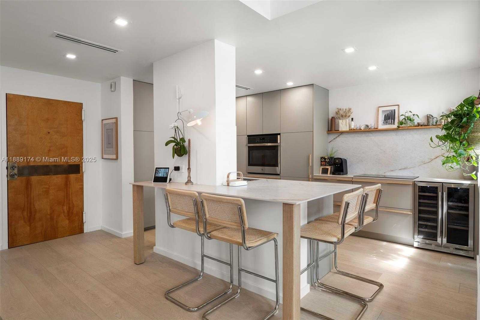 Small Image of 1390 OCEAN DR #202, Miami Beach Number 10