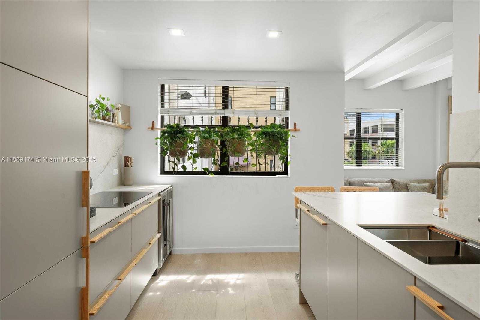 Small Image of 1390 OCEAN DR #202, Miami Beach Number 11