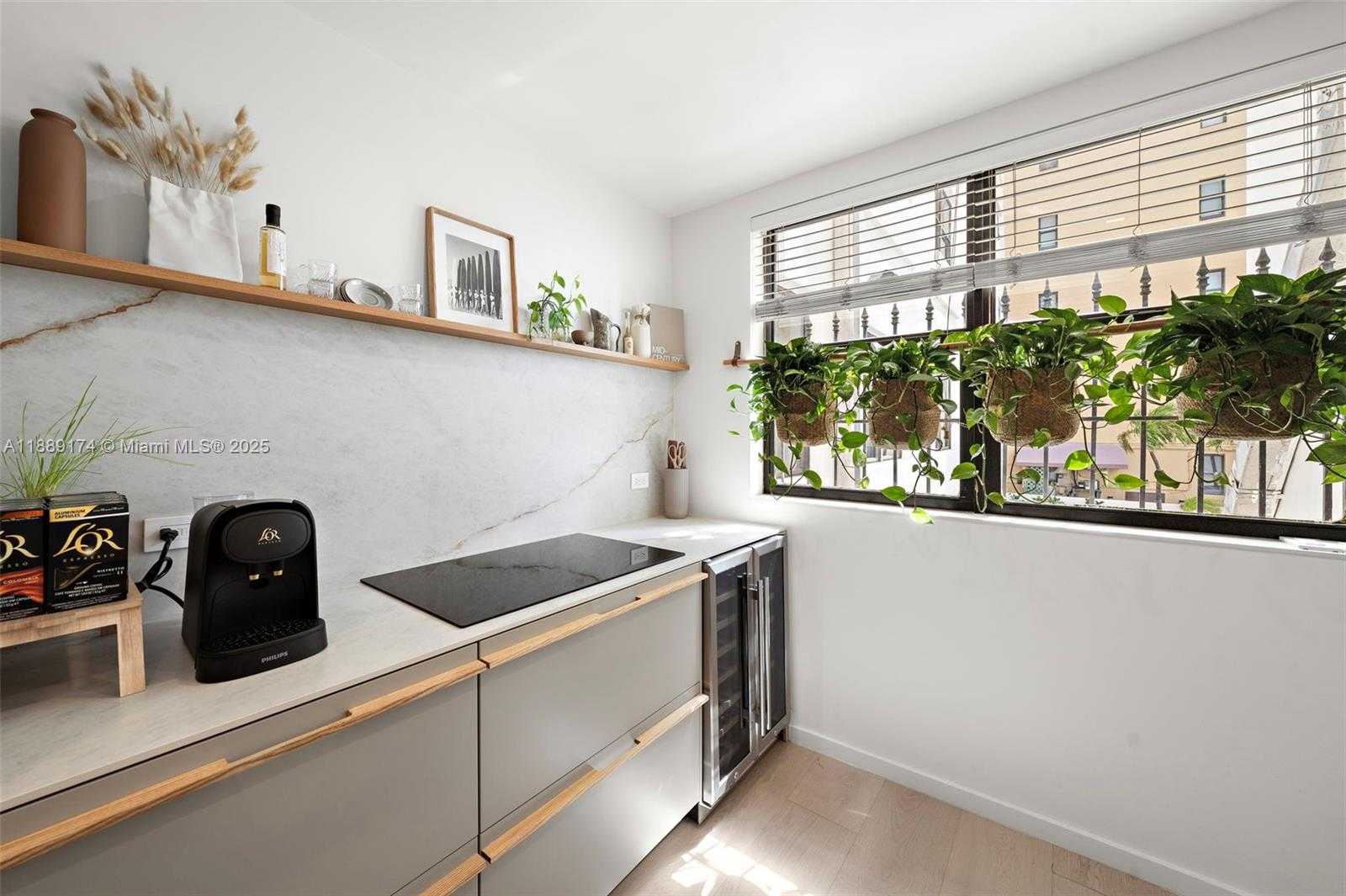 Small Image of 1390 OCEAN DR #202, Miami Beach Number 14