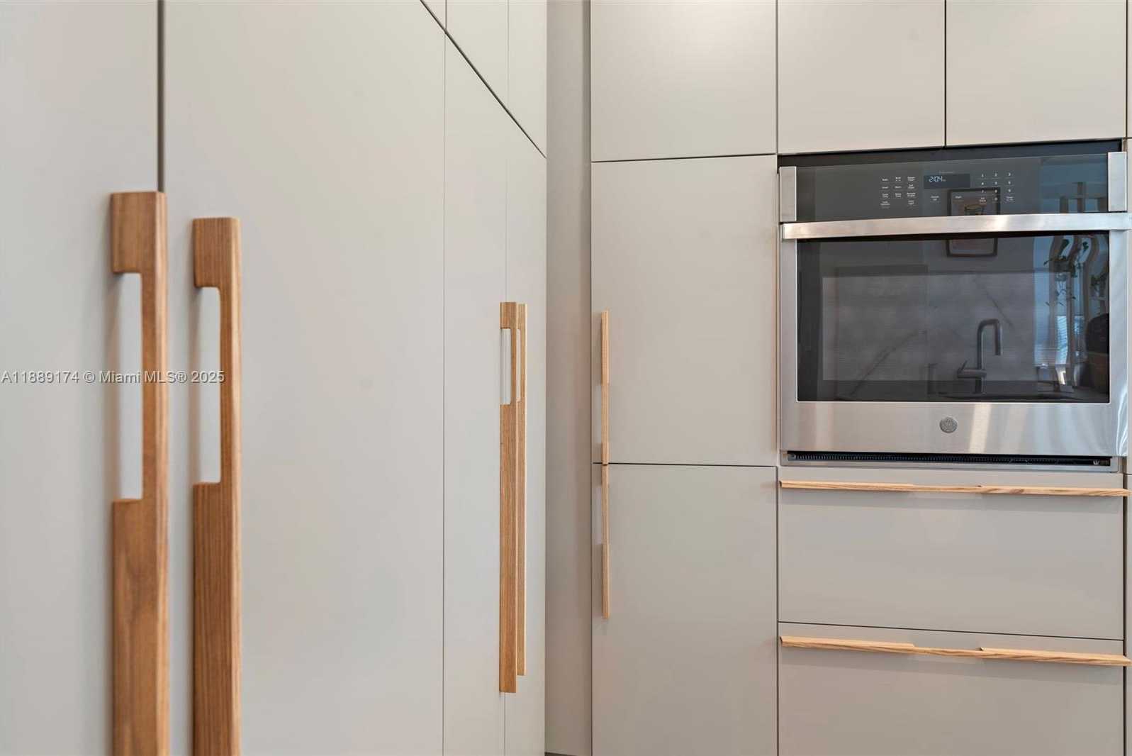 Small Image of 1390 OCEAN DR #202, Miami Beach Number 15