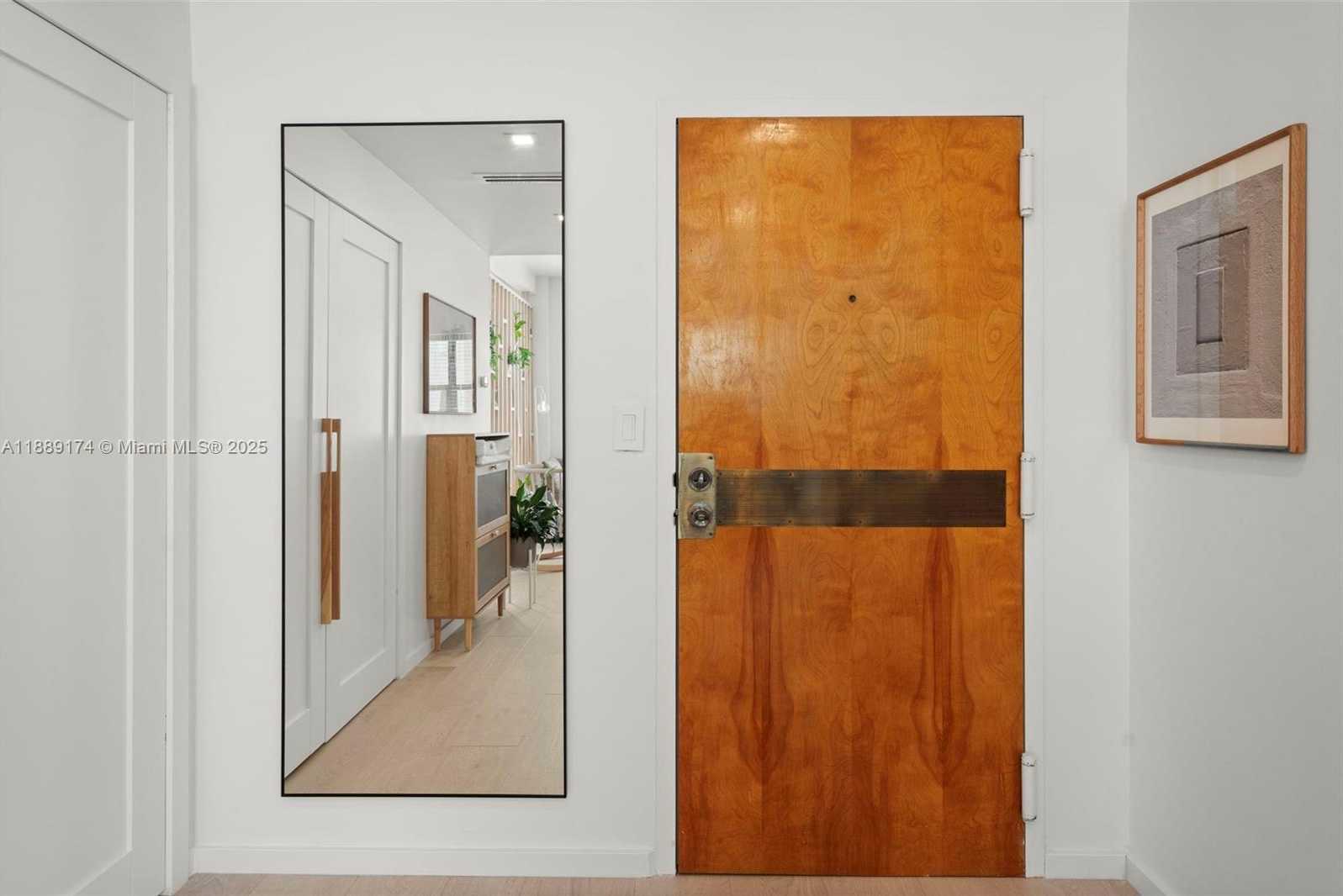 Small Image of 1390 OCEAN DR #202, Miami Beach Number 17