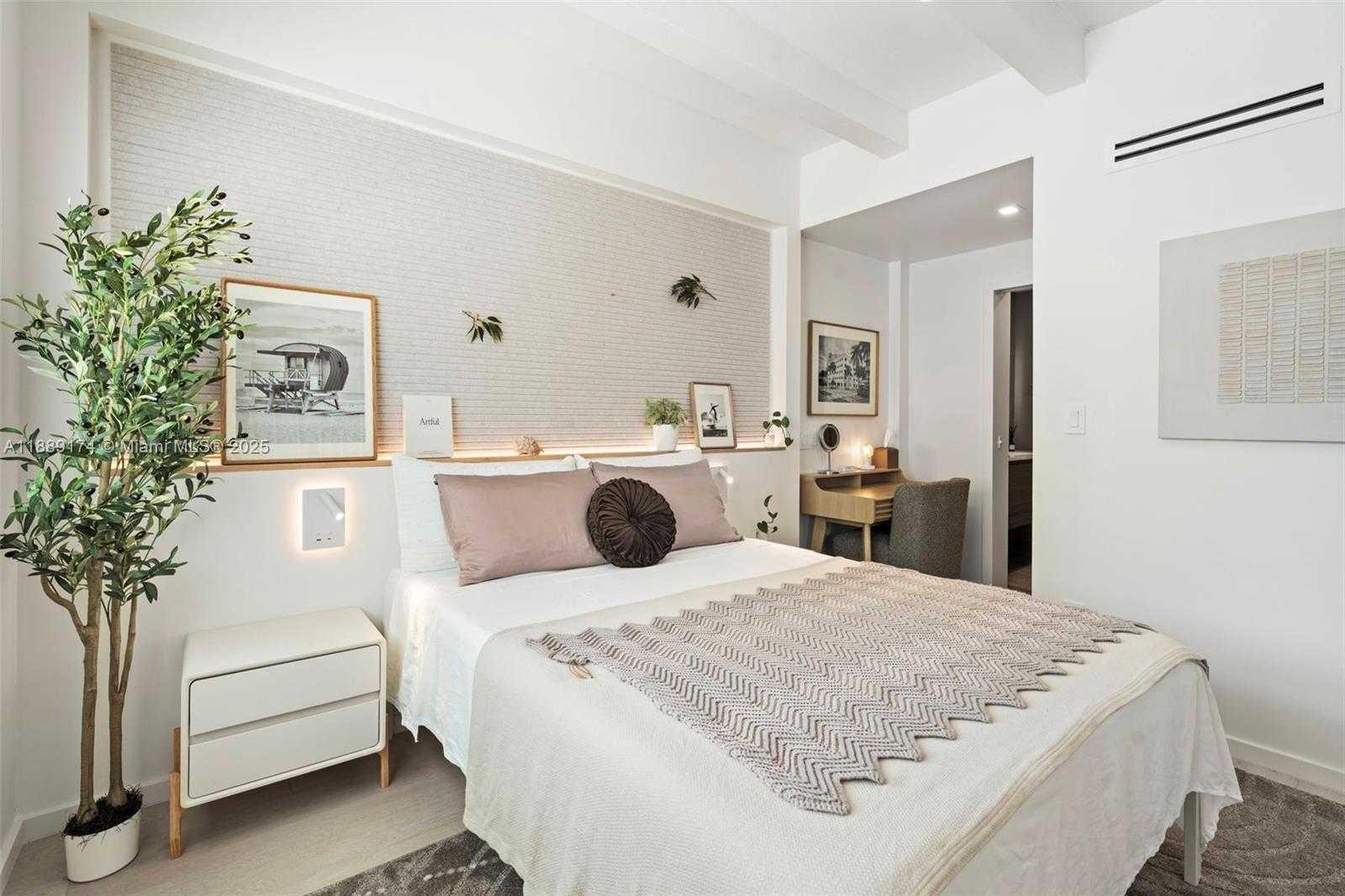 Small Image of 1390 OCEAN DR #202, Miami Beach Number 23