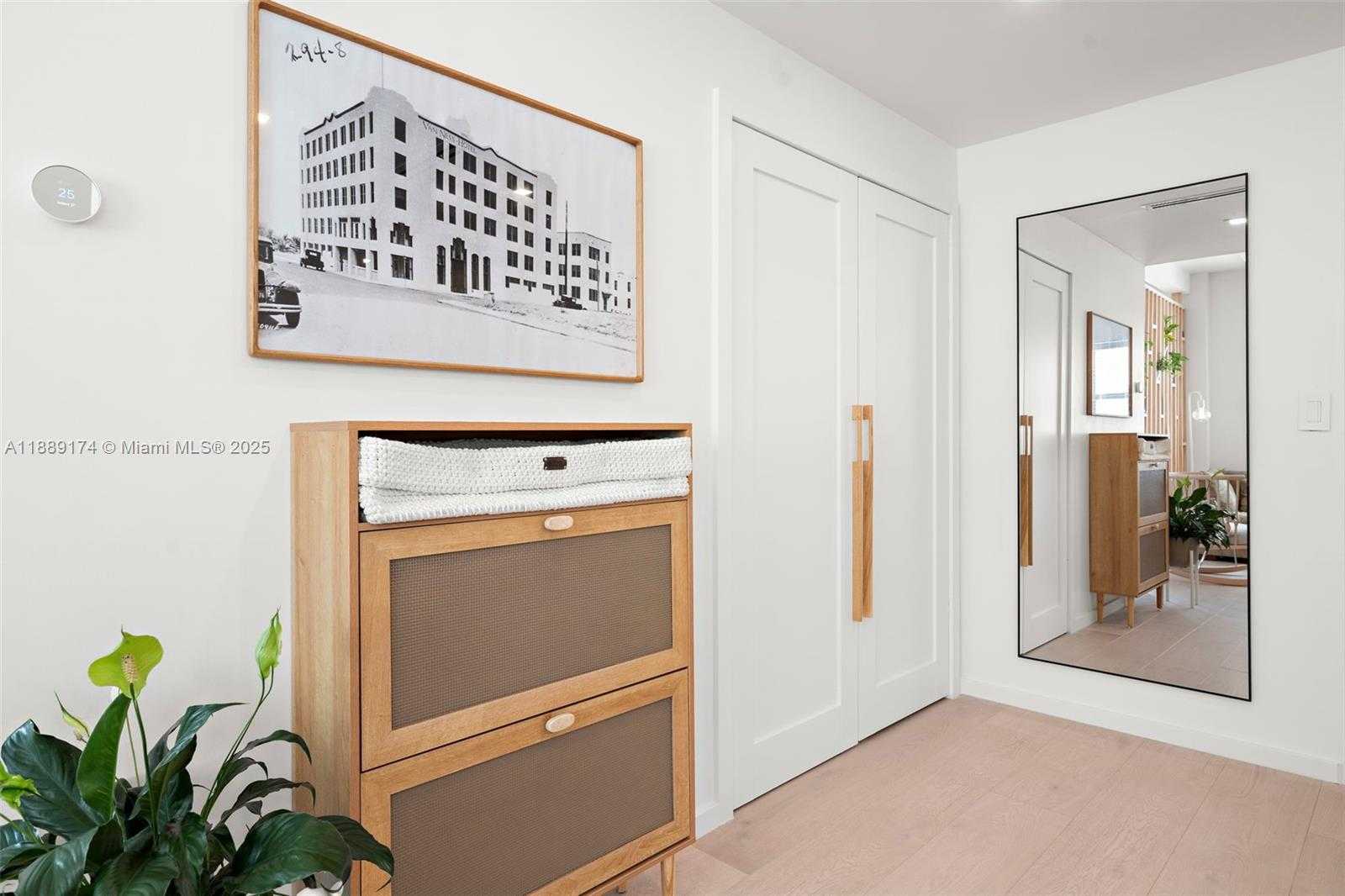 Small Image of 1390 OCEAN DR #202, Miami Beach Number 26