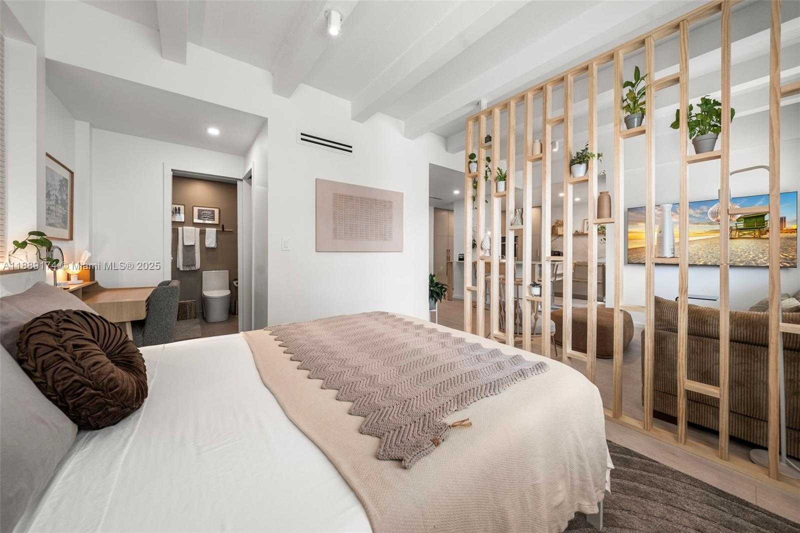 Small Image of 1390 OCEAN DR #202, Miami Beach Number 30