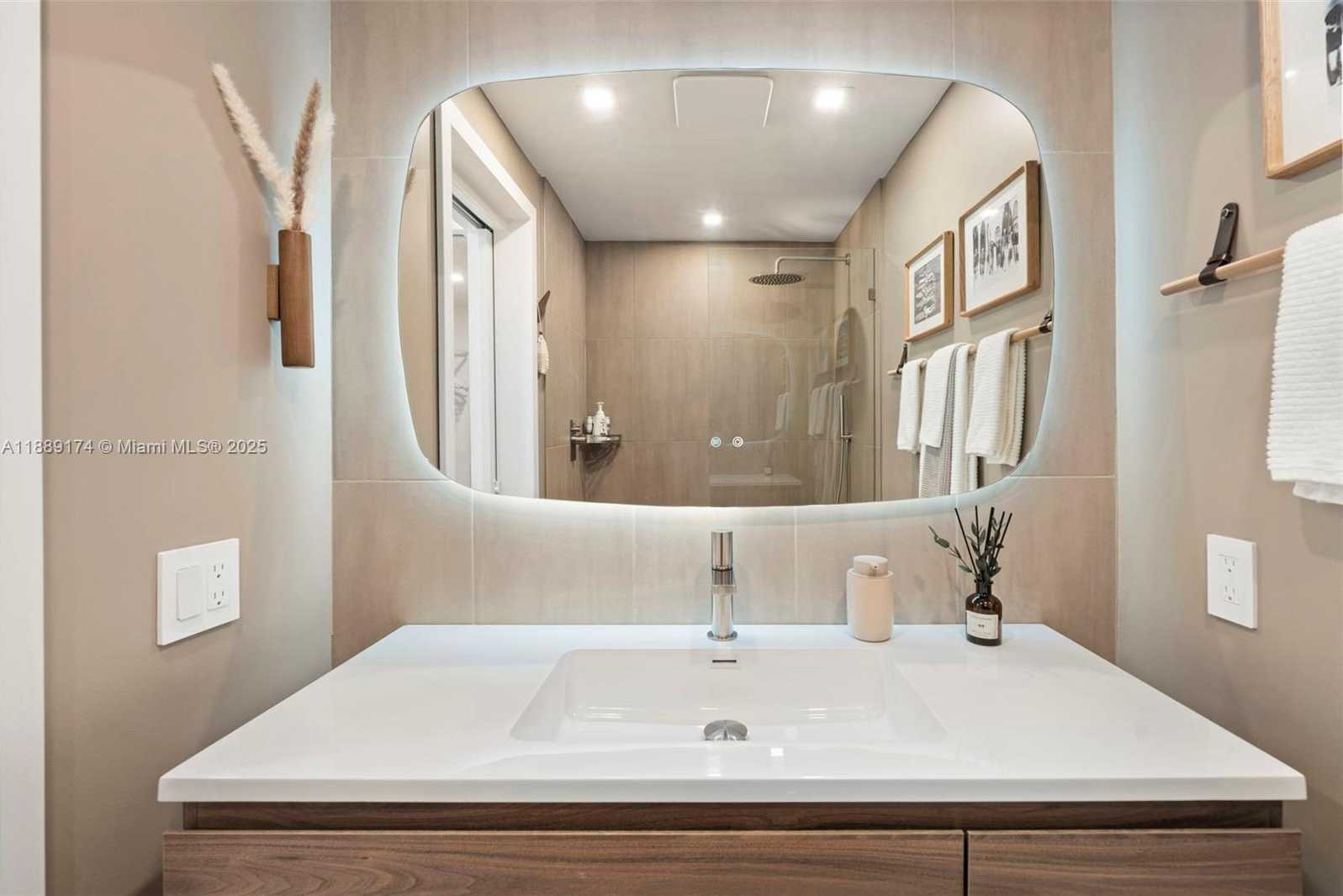 Small Image of 1390 OCEAN DR #202, Miami Beach Number 31